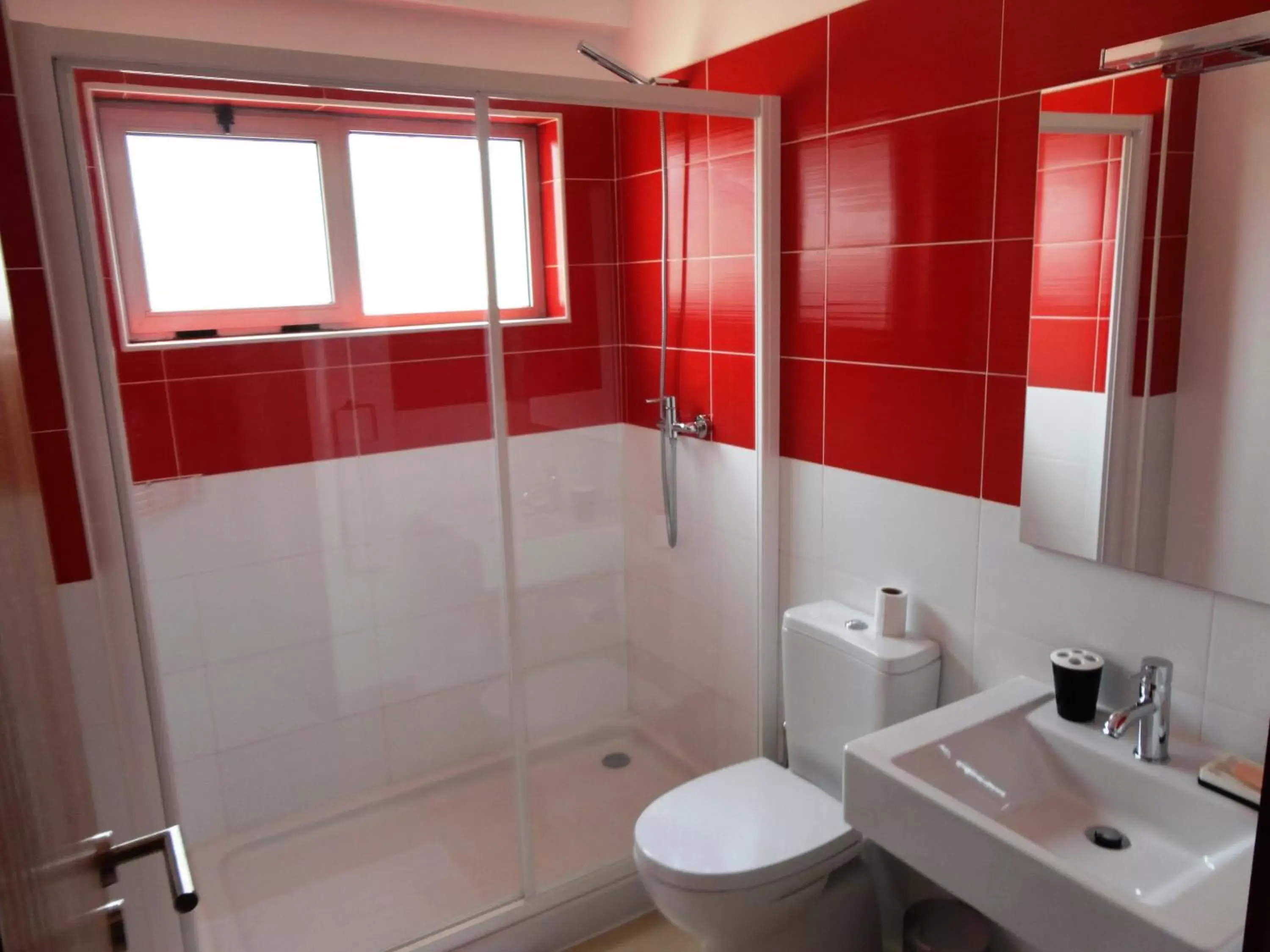 Shower, Bathroom in Inn Luanda