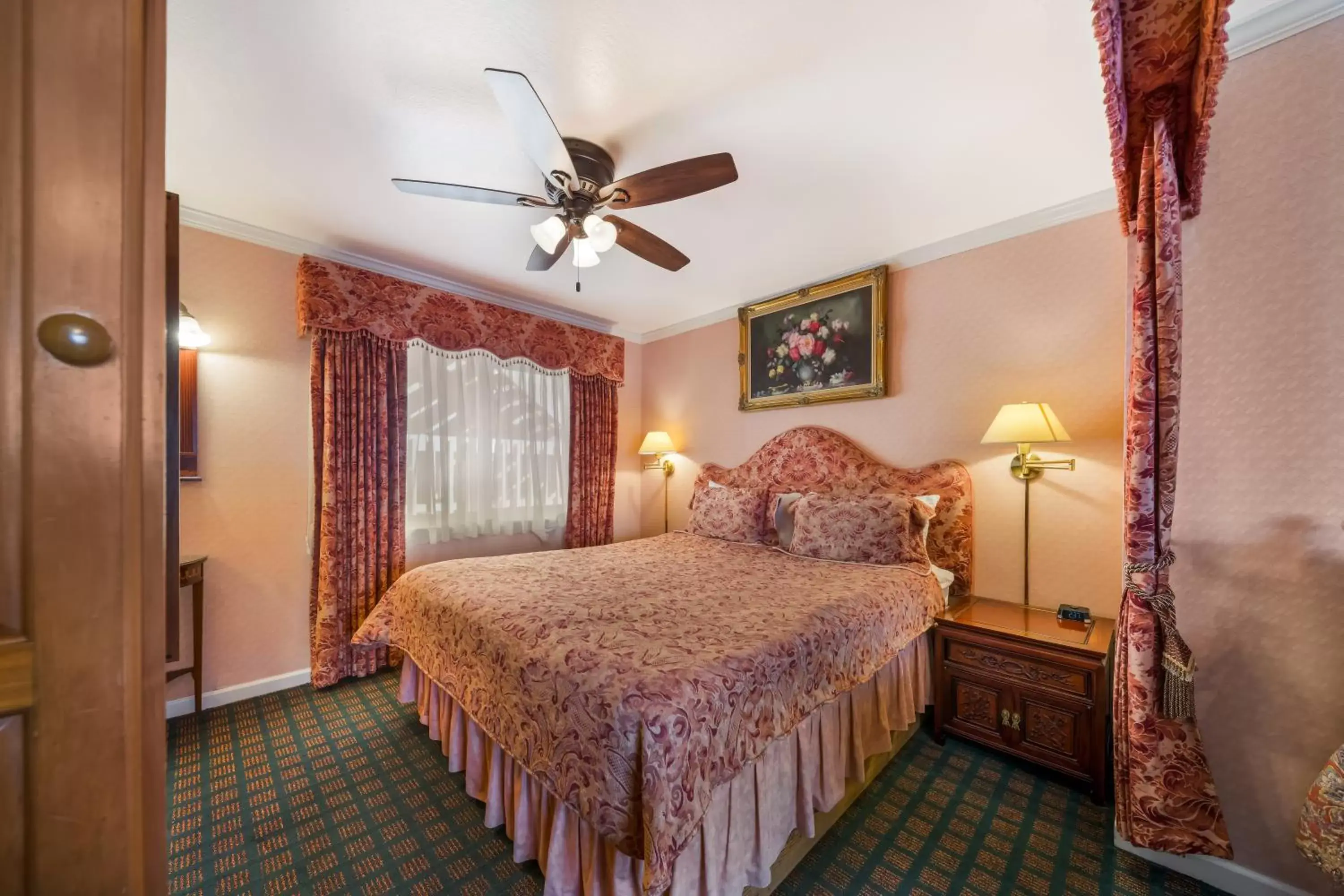 Bedroom, Bed in Carmel Inn & Suites