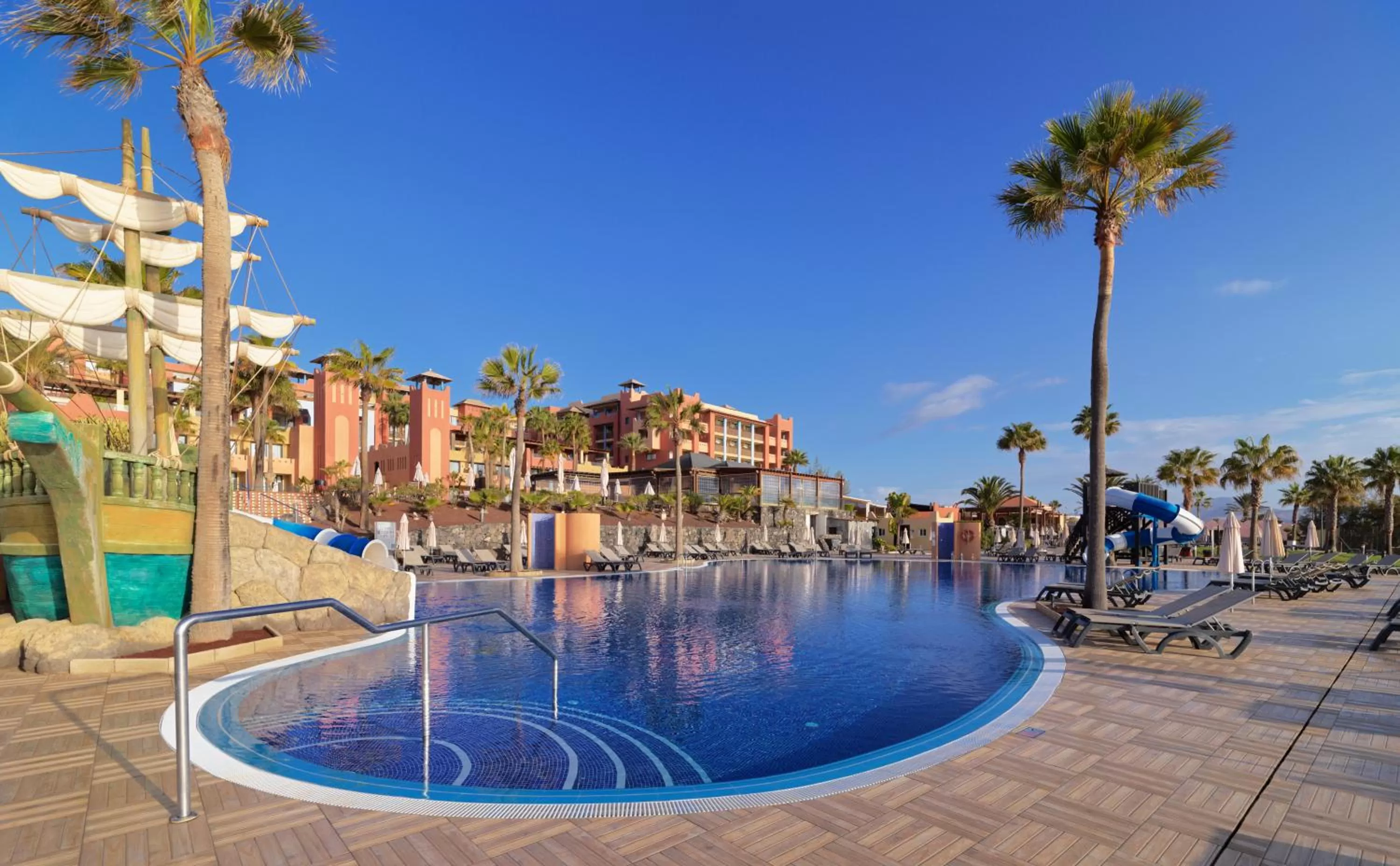 Swimming pool in H10 Tindaya