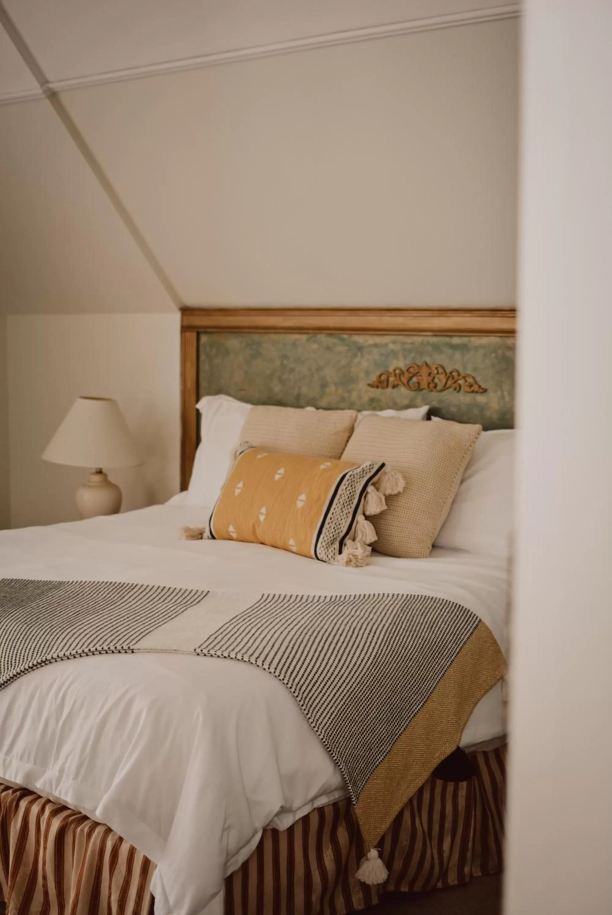 Bed in Hill Road Manor Bed & Breakfast