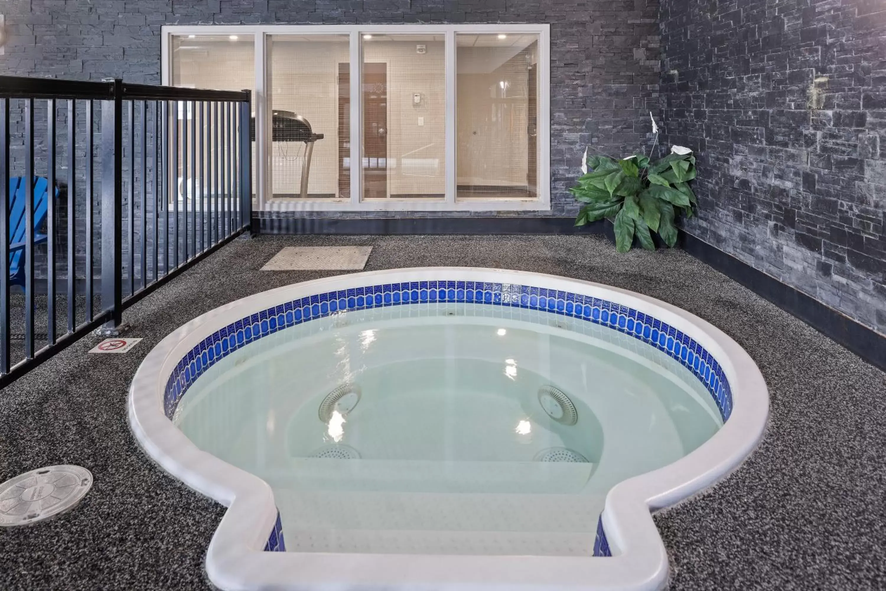 Hot Tub in Home Inn & Suites Saskatoon South