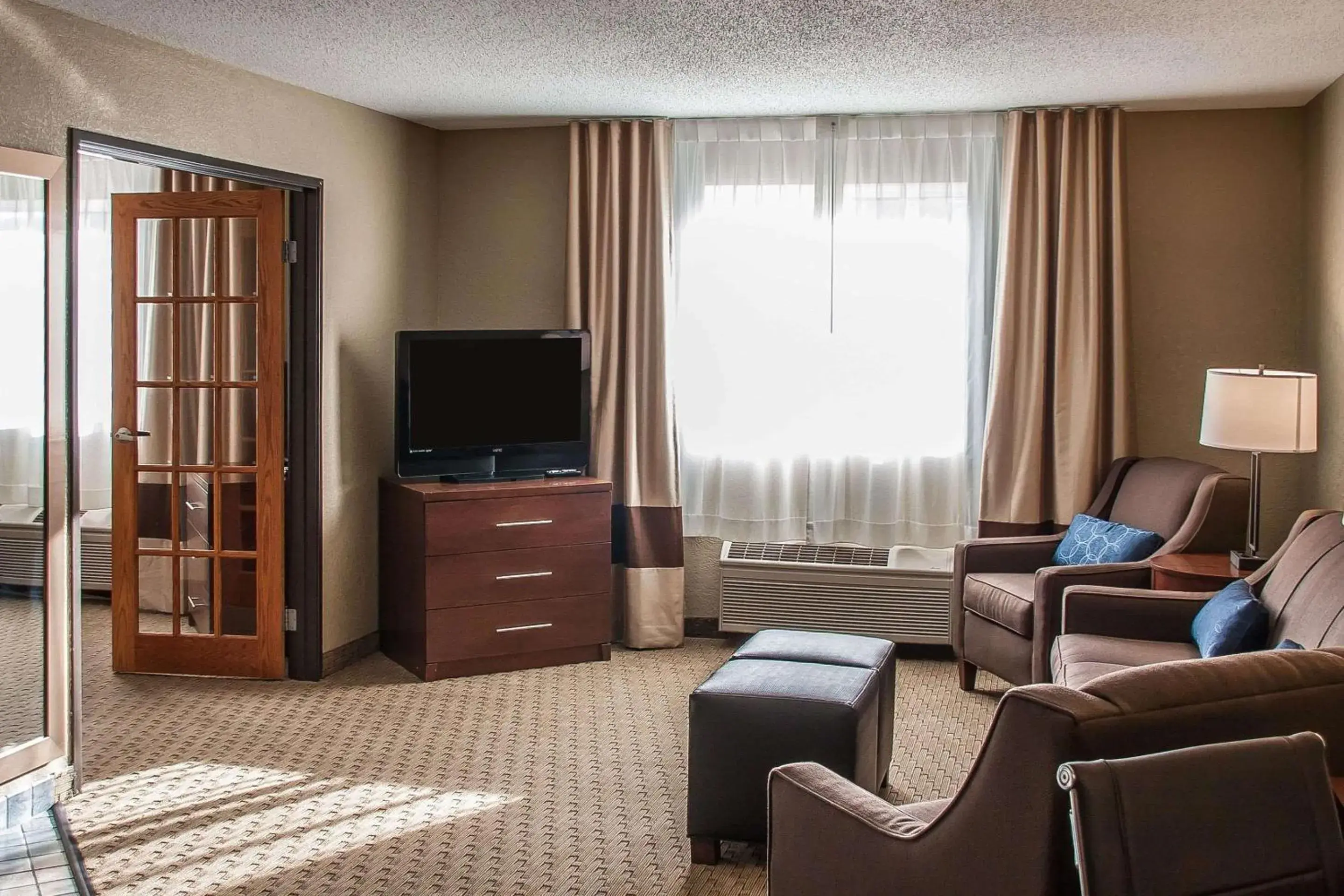 Photo of the whole room, Seating Area in Comfort Inn Fergus Falls