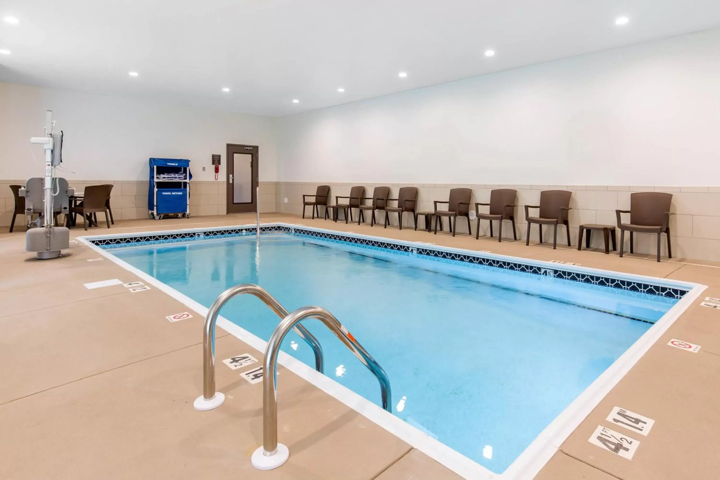 Swimming Pool in Sleep Inn & Suites