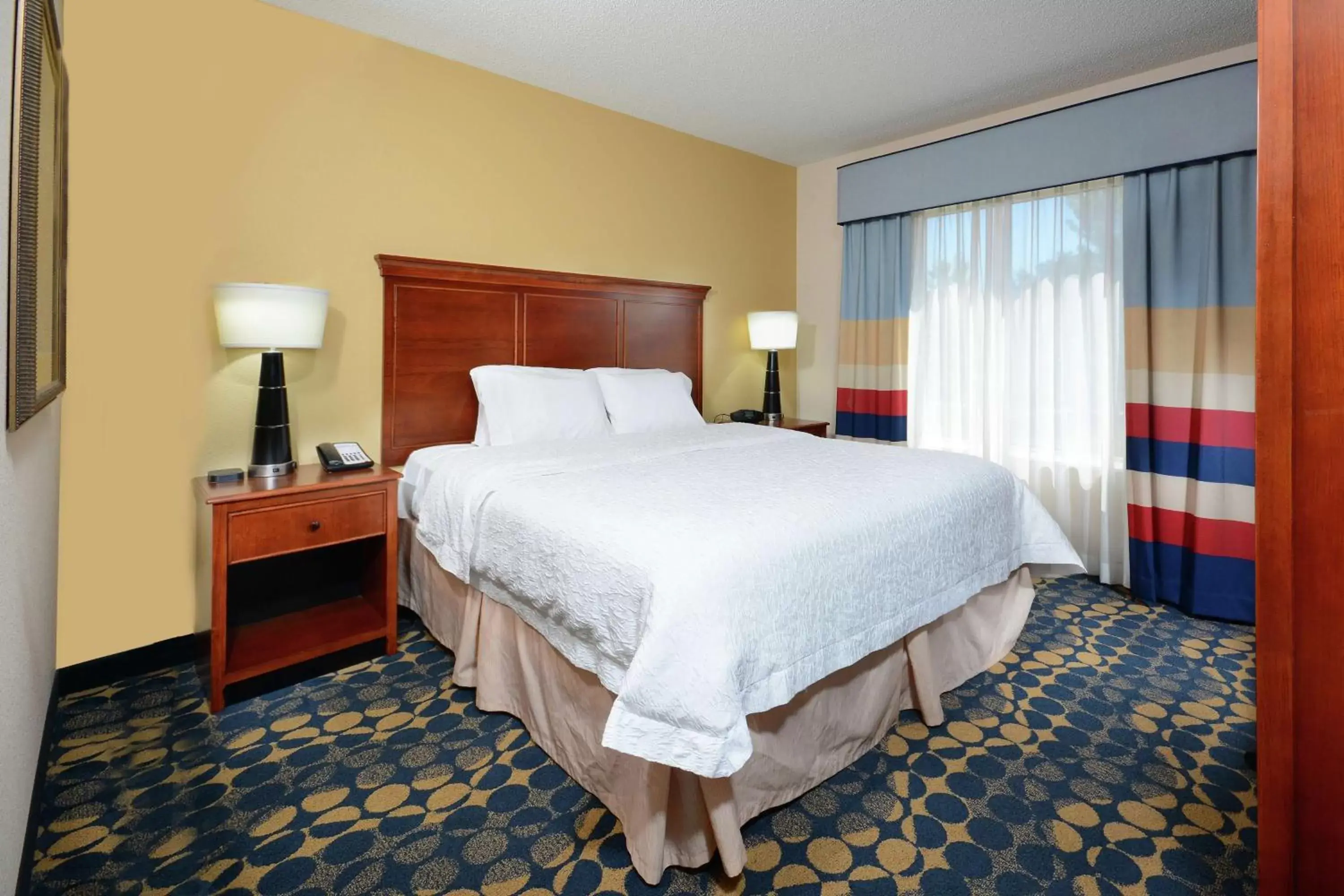 Bed in Hampton Inn & Suites Huntersville