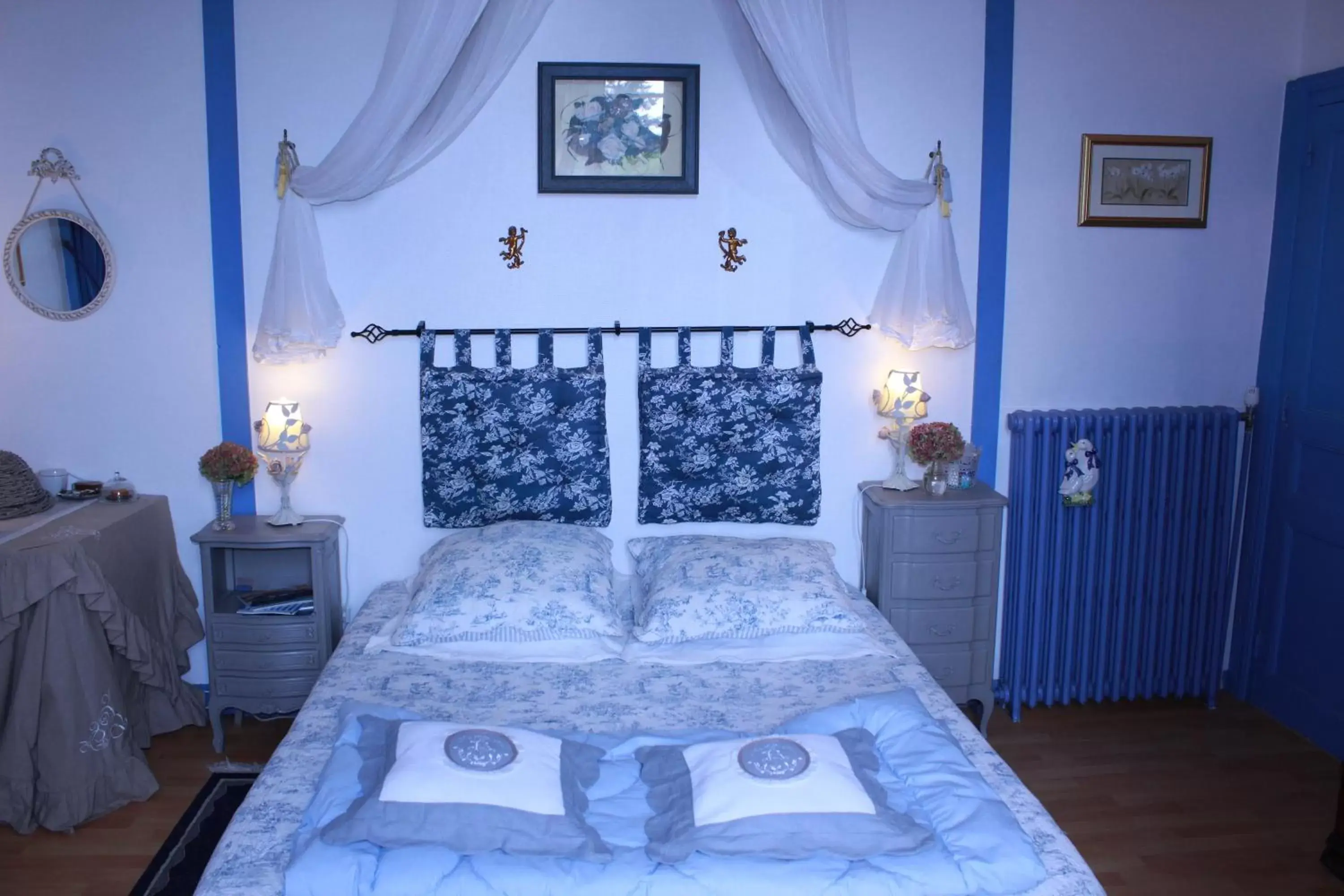 Bedroom, Bed in La Demeure aux Hortensias