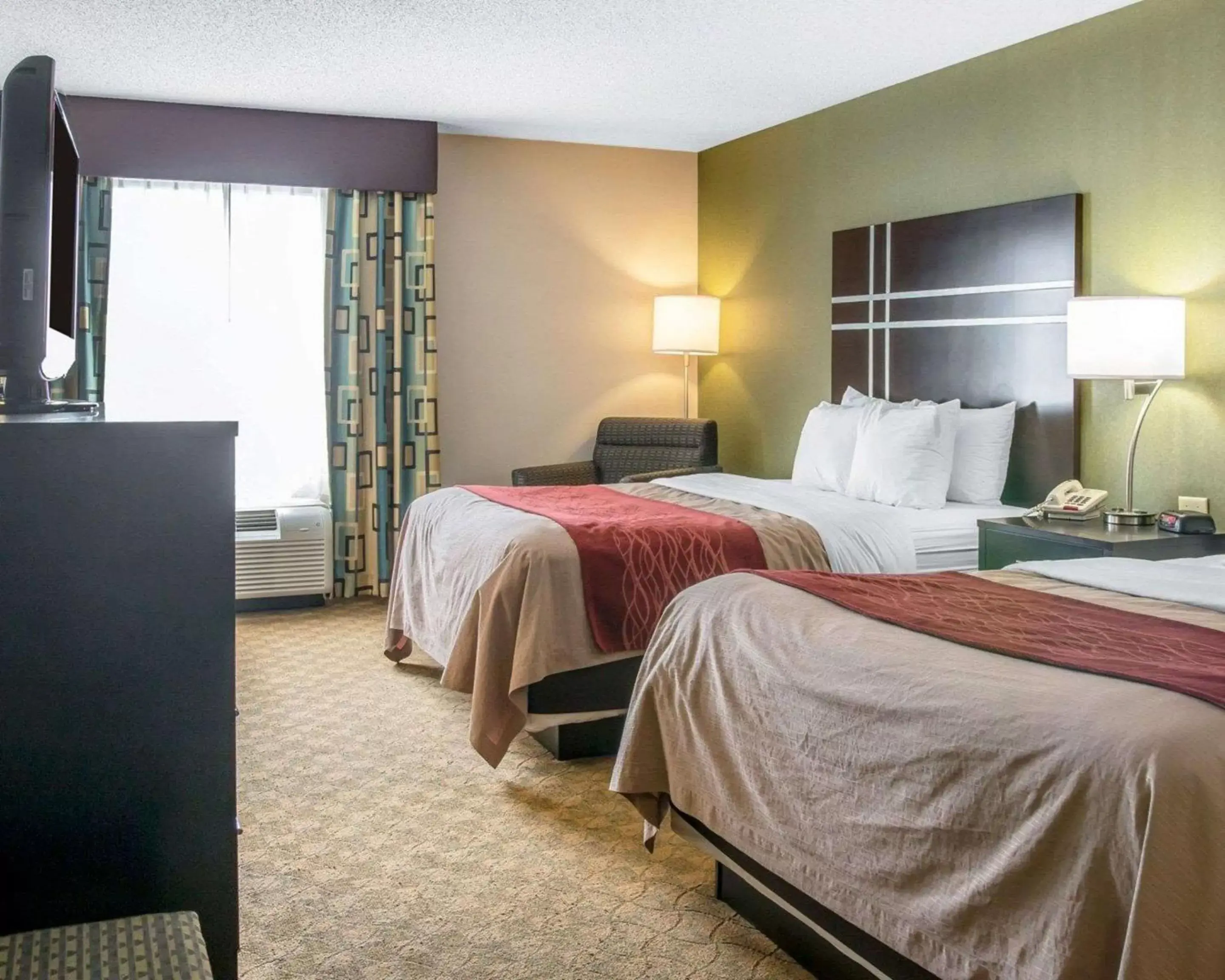 Photo of the whole room, Bed in Comfort Inn & Suites Maumee - Toledo - I80-90
