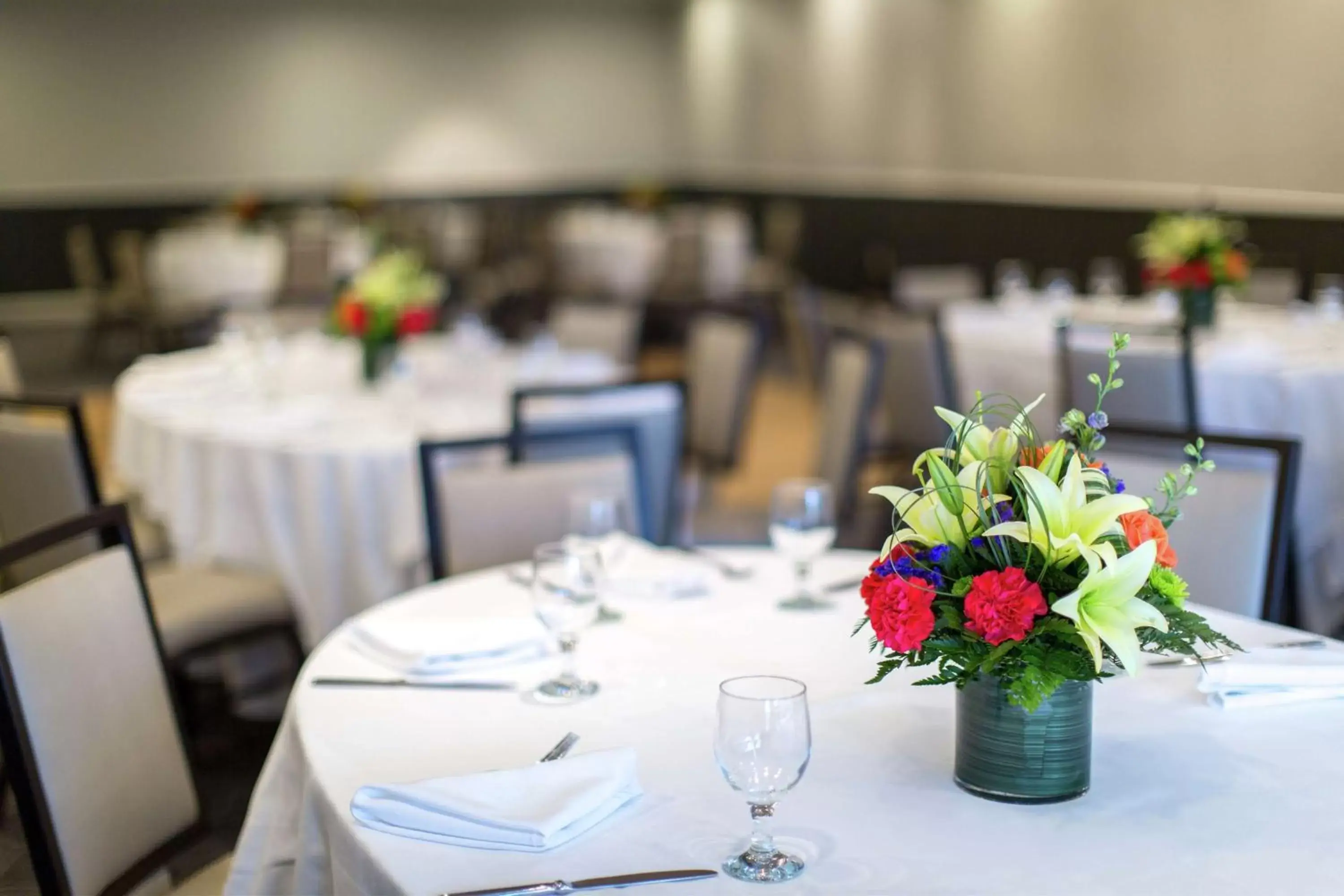 Meeting/conference room, Restaurant/Places to Eat in Hilton Newark Airport