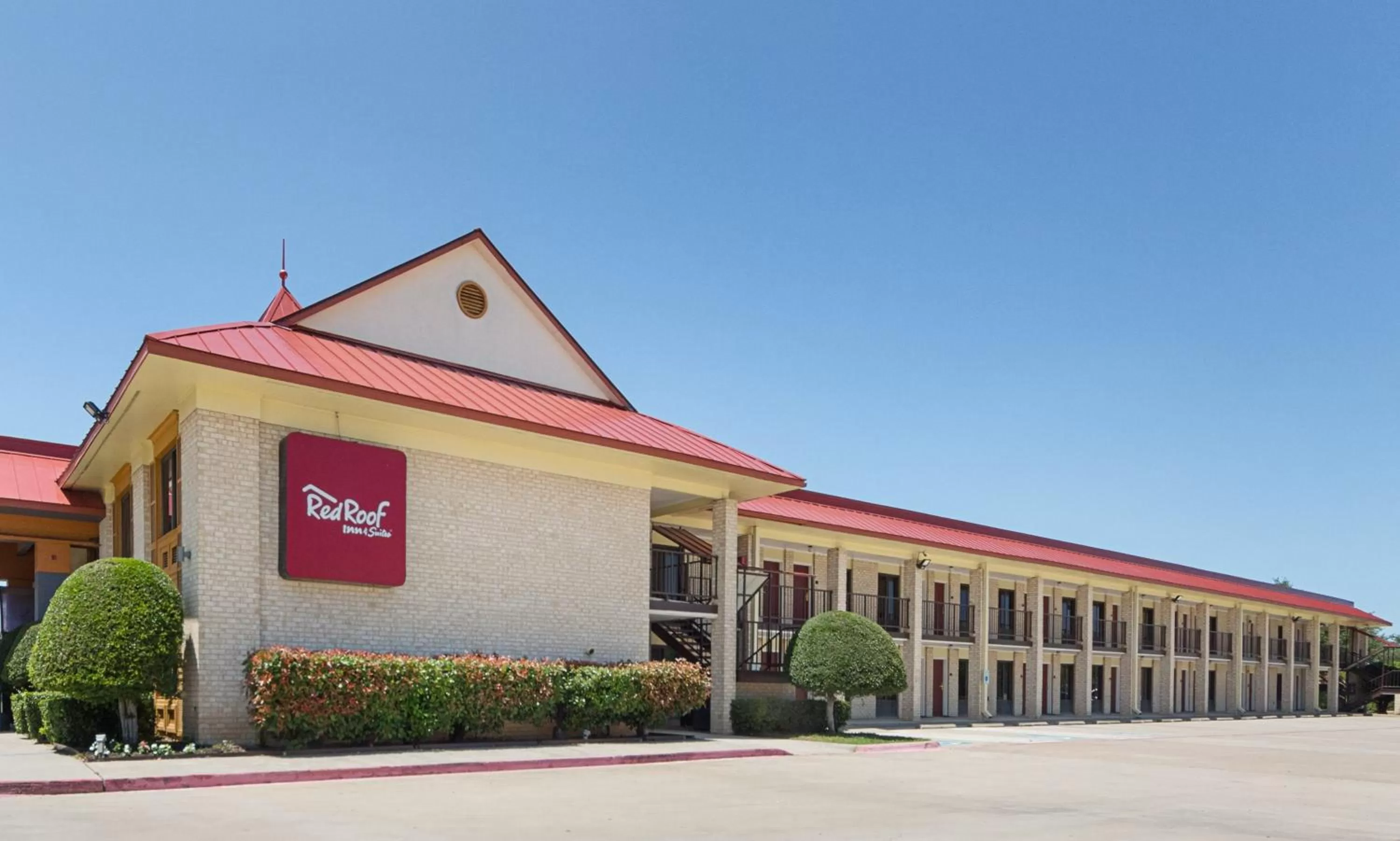 Property building in Red Roof Inn PLUS+ Dallas - Addison