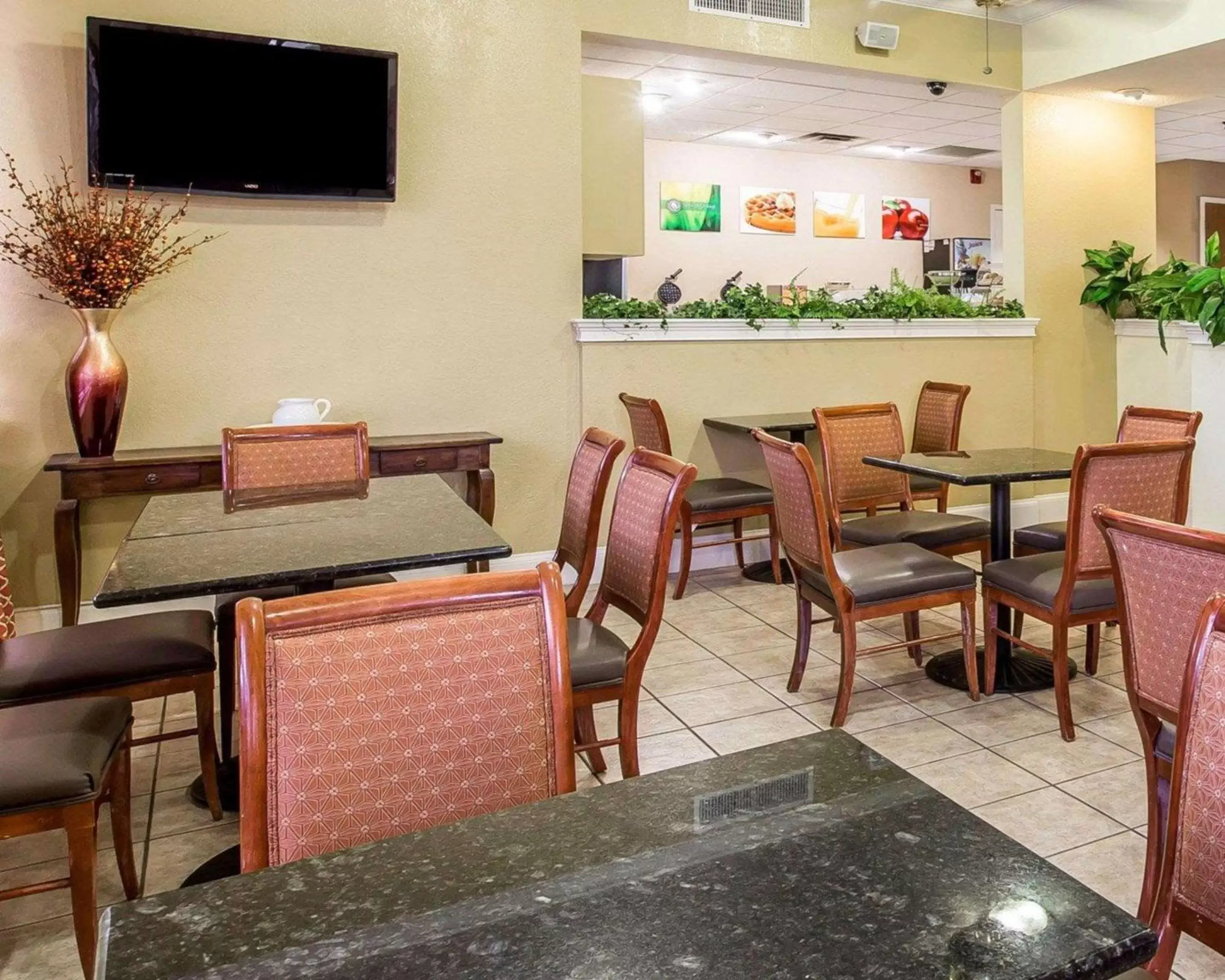 Restaurant/Places to Eat in Quality Inn At The Mall - Valdosta