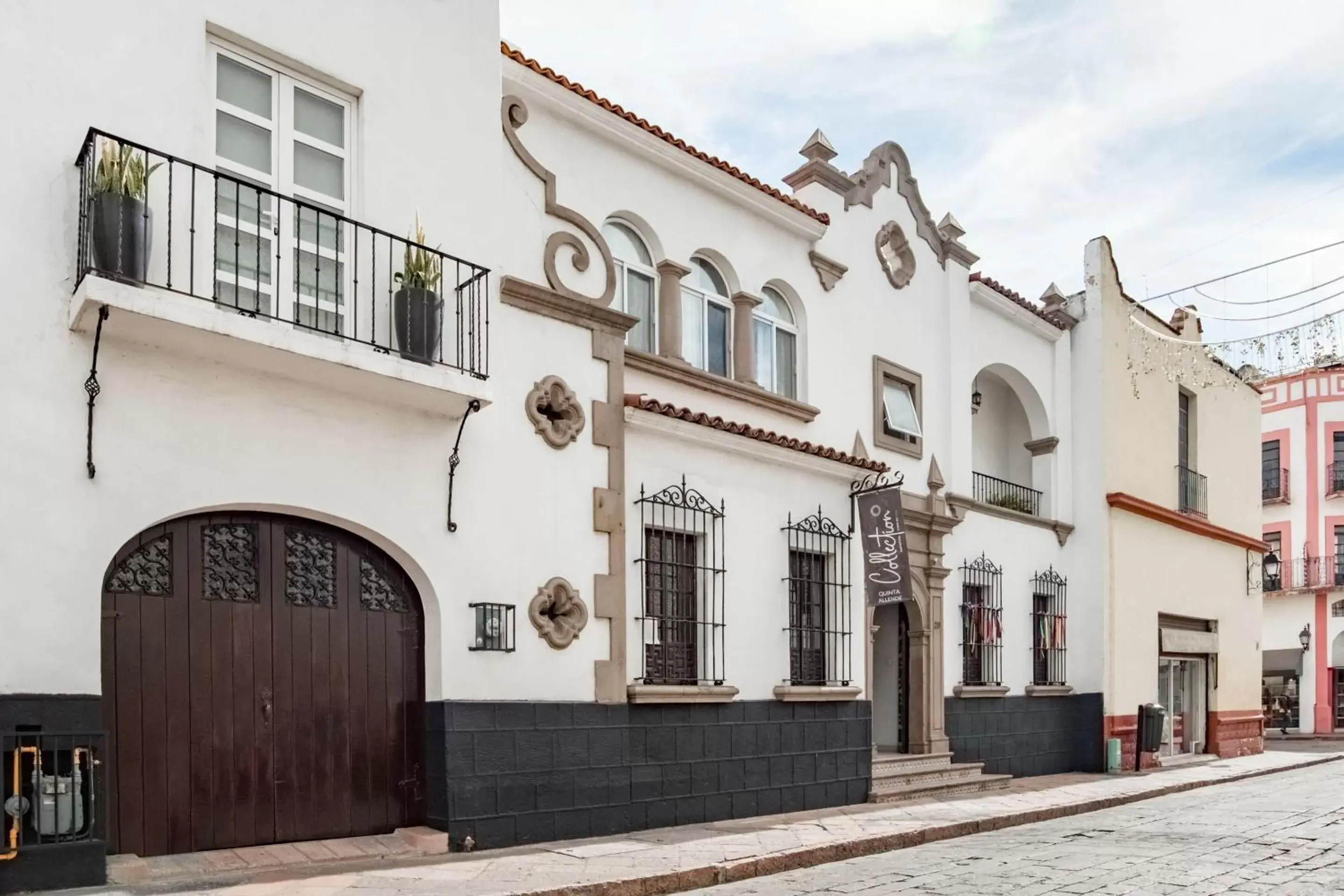 Facade/entrance, Property Building in Hotel Quinta Allende