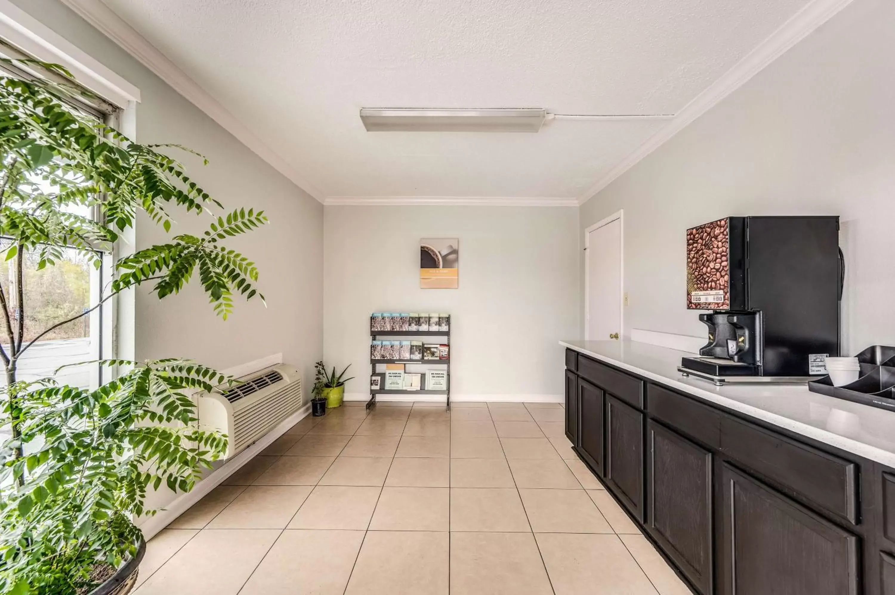 Lobby or reception in Motel 6-Tupelo, MS - Downtown Lobby or reception in Motel 6-Tupelo, MS - Downtown