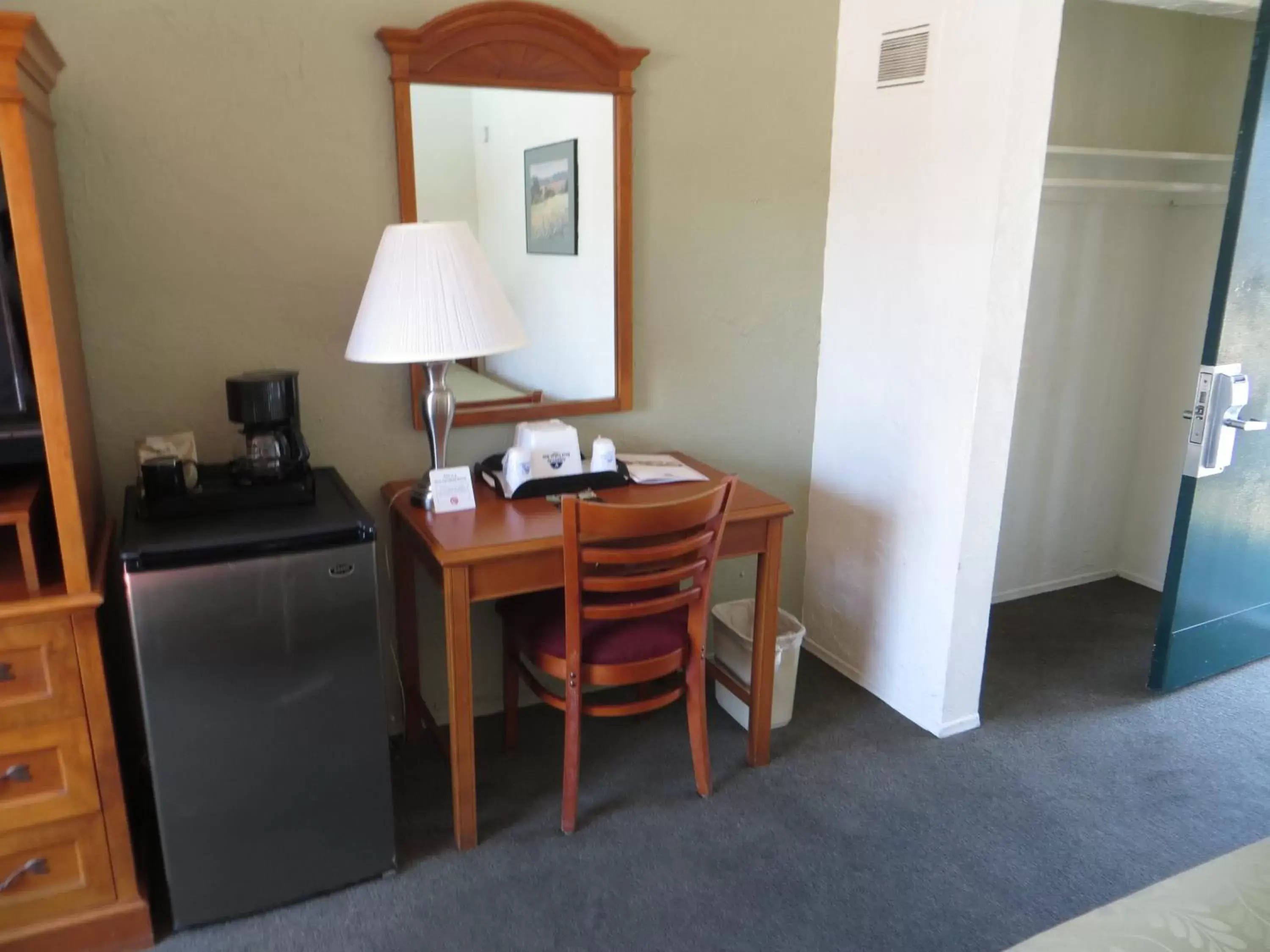 Area and facilities, TV/Entertainment Center in Americas Best Value Inn Loma Lodge