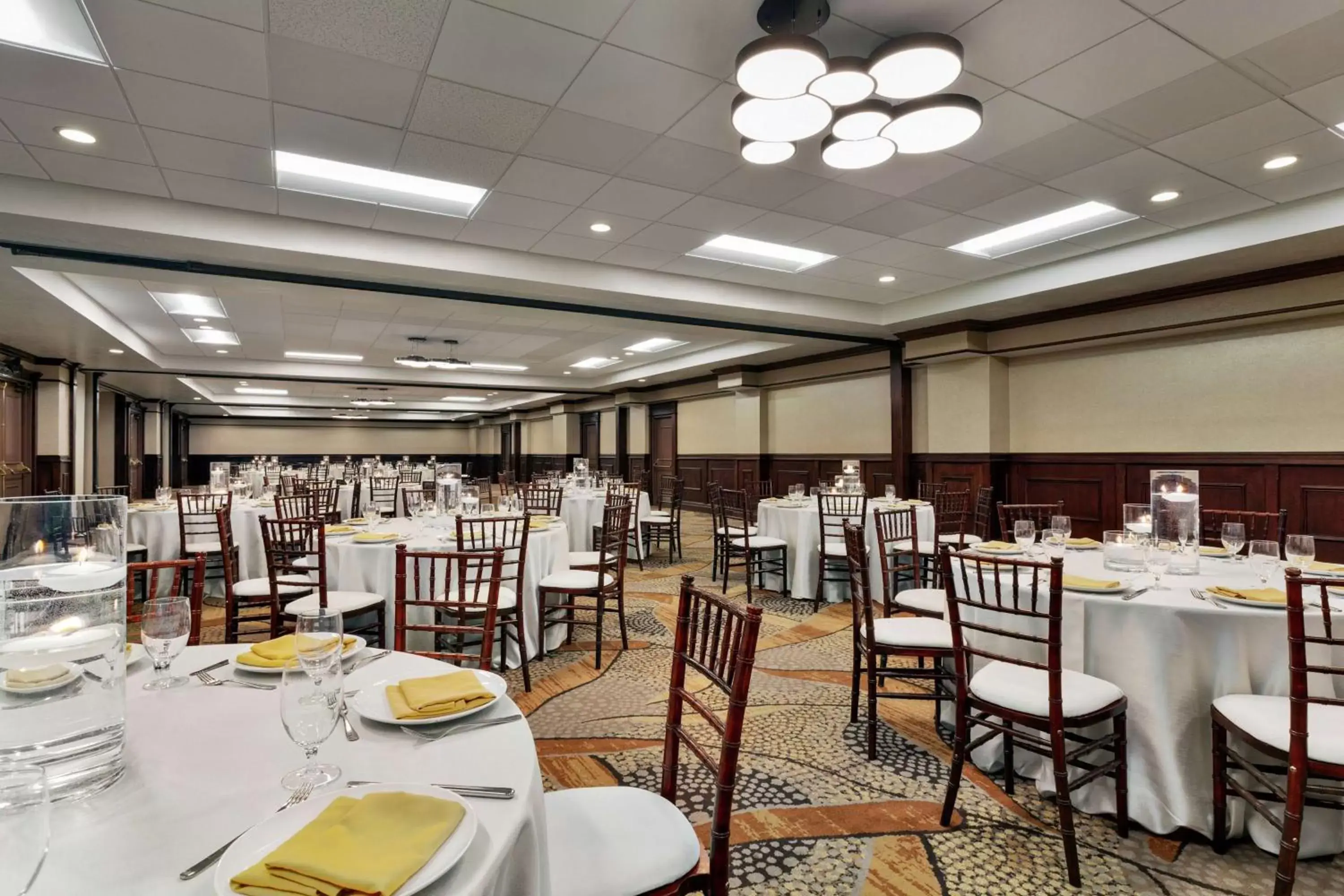 Meeting/conference room, Restaurant/Places to Eat in Embassy Suites by Hilton Santa Ana Orange County Airport