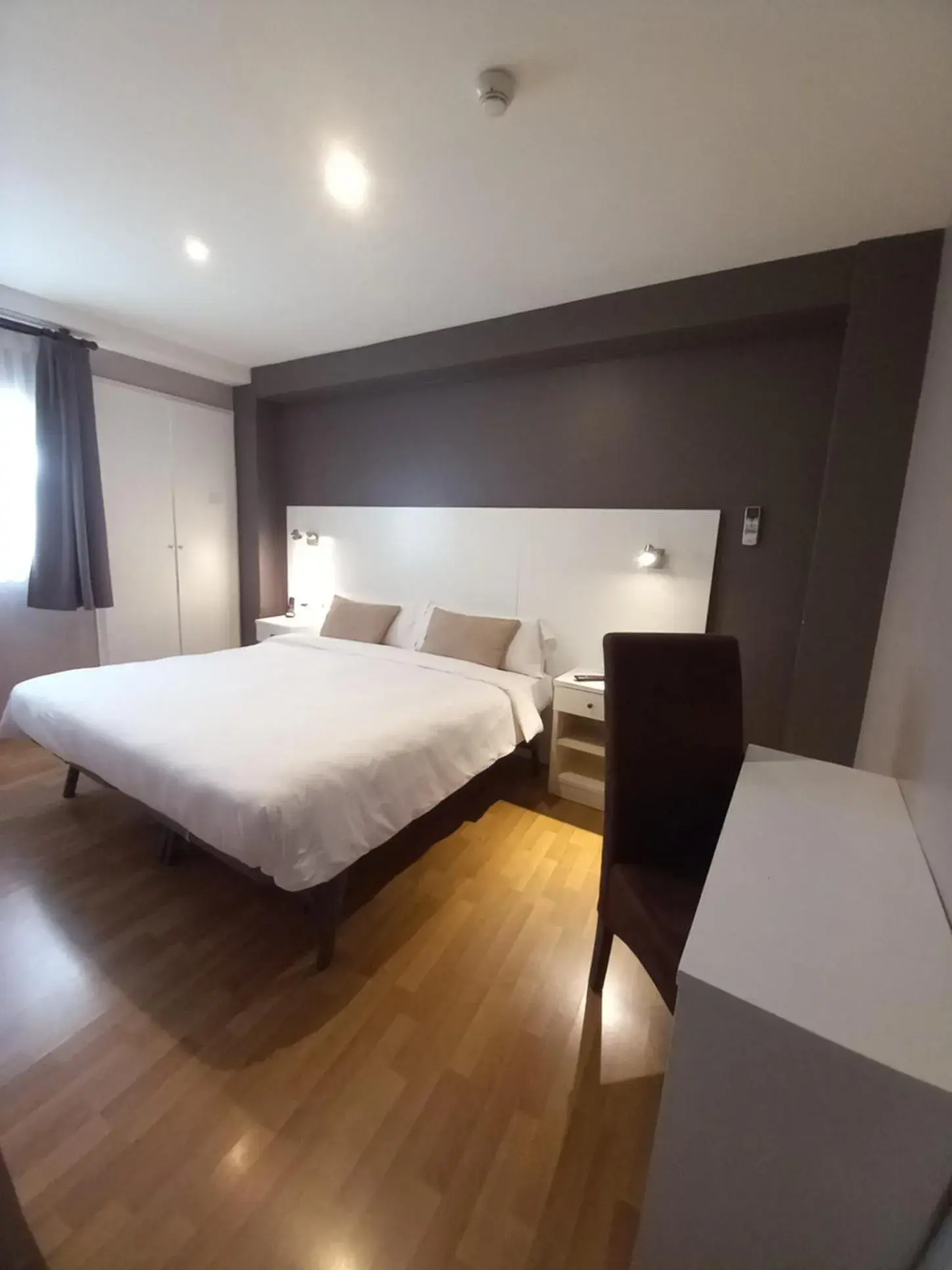 Property building, Bed in Hotel El Acebo