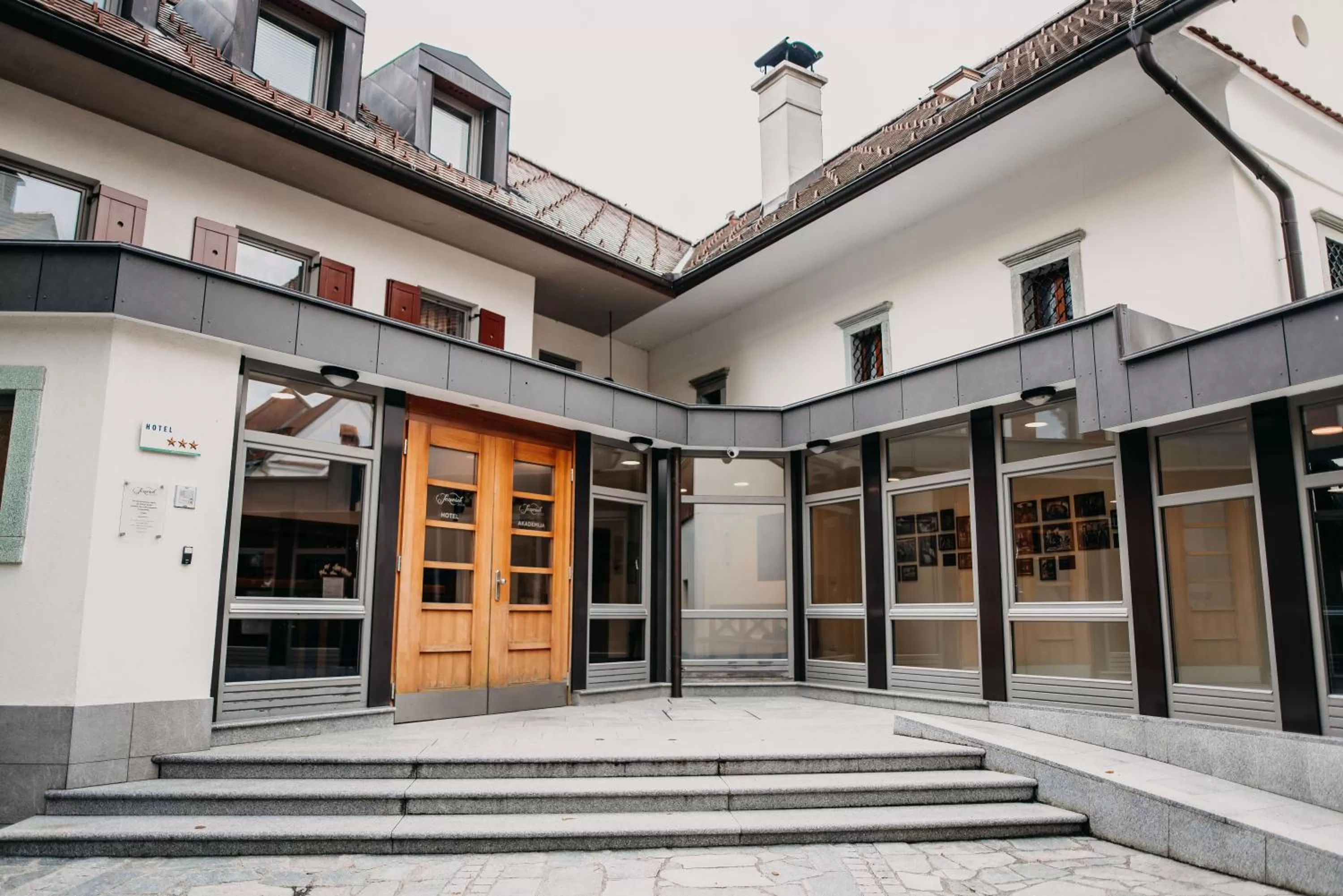 Property building in Hotel Dvor Jezersek Brnik