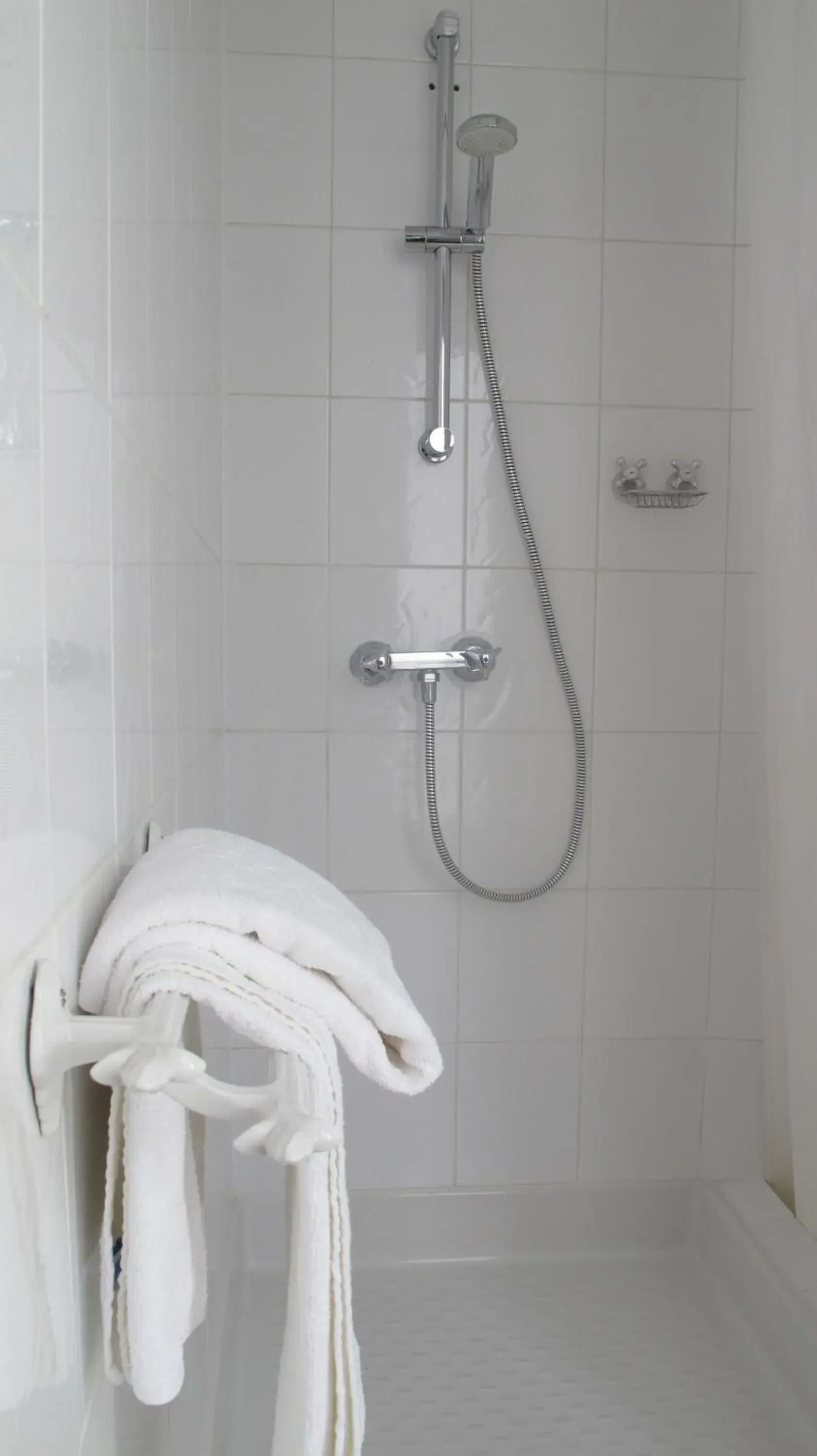 Shower, Bathroom in Cosy Monceau