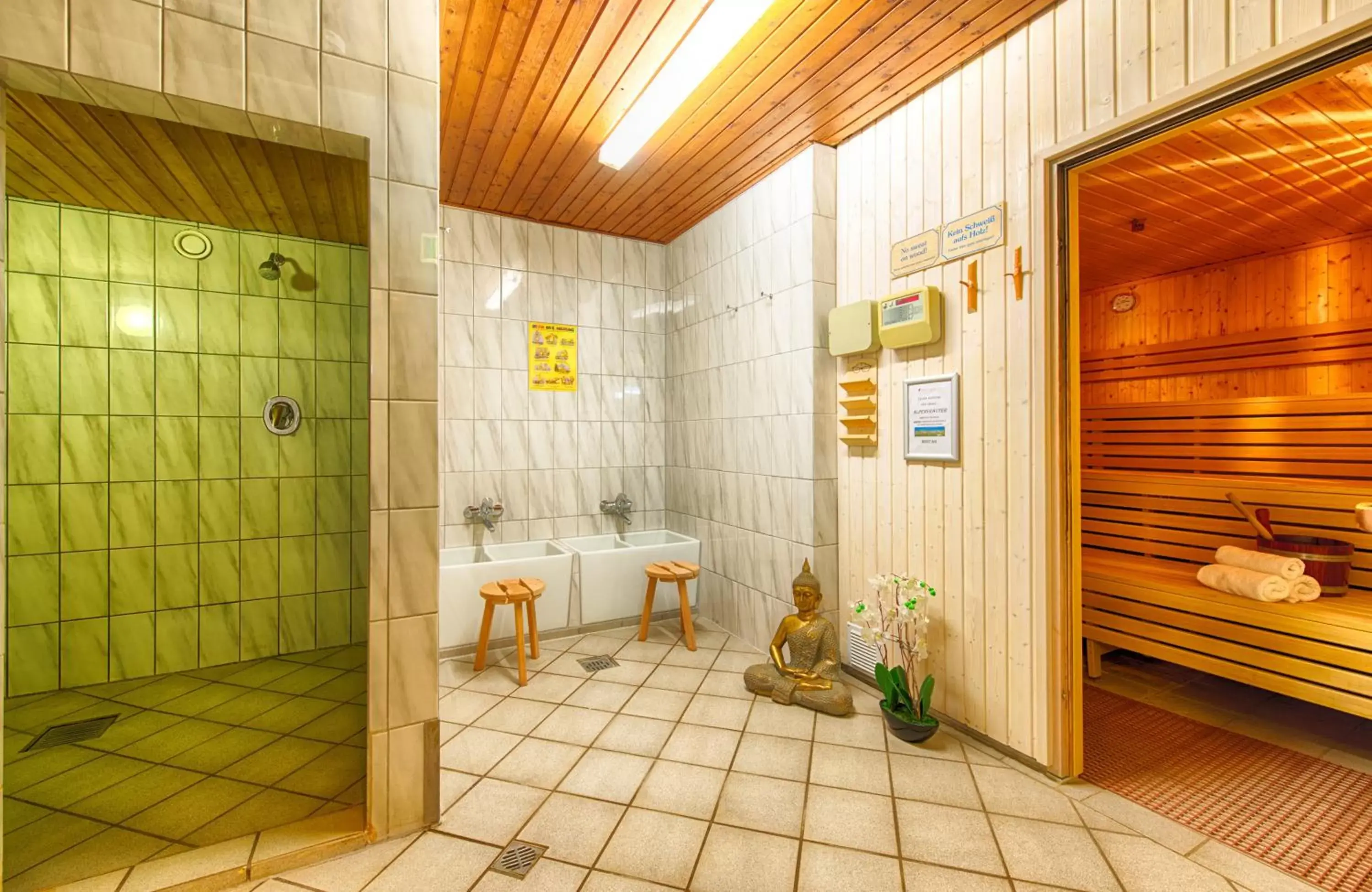 Sauna, Bathroom in Leonardo Hotel Heidelberg Walldorf