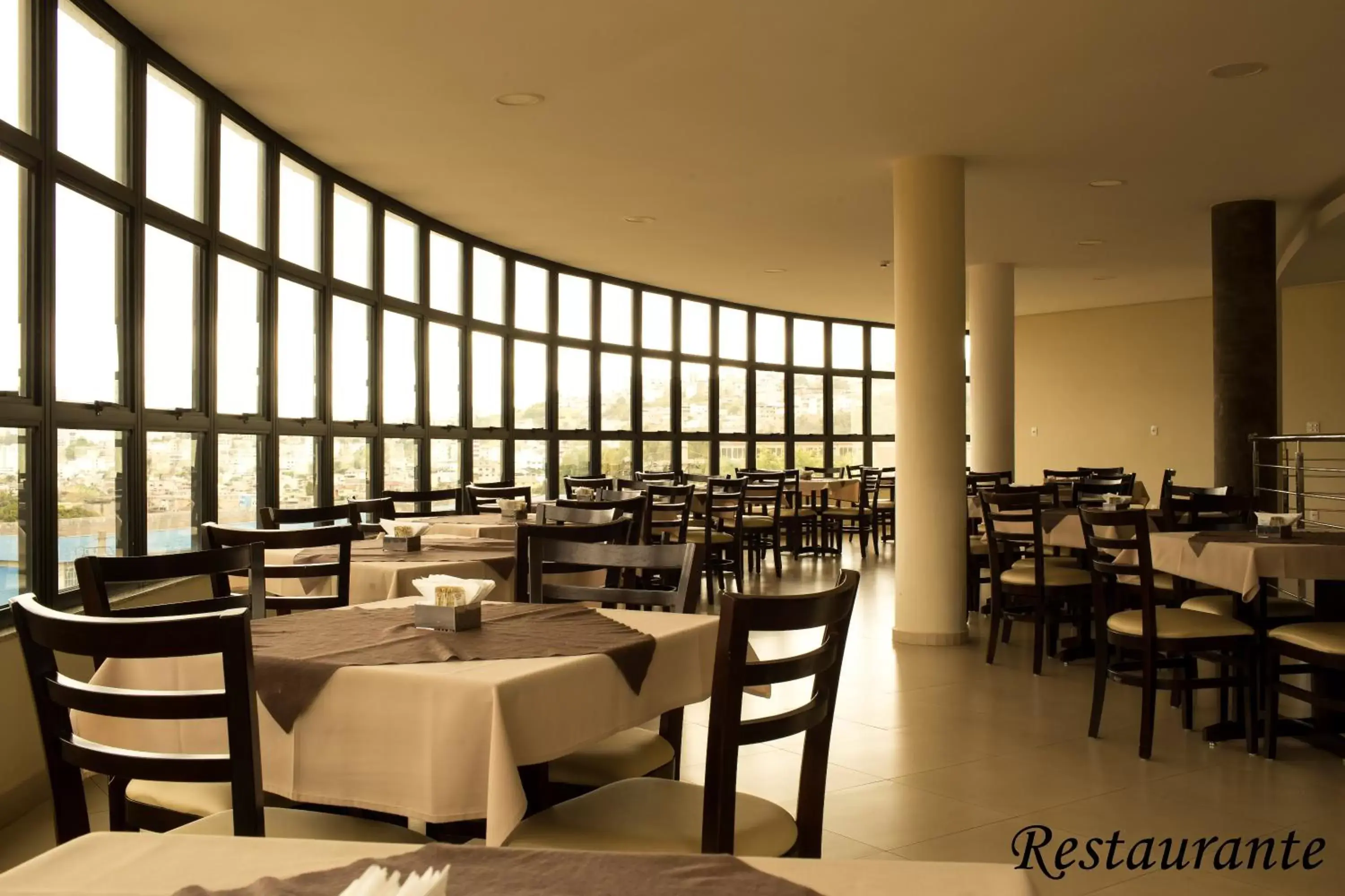 Restaurant/Places to Eat in Minas Platinum Hotel & Convention