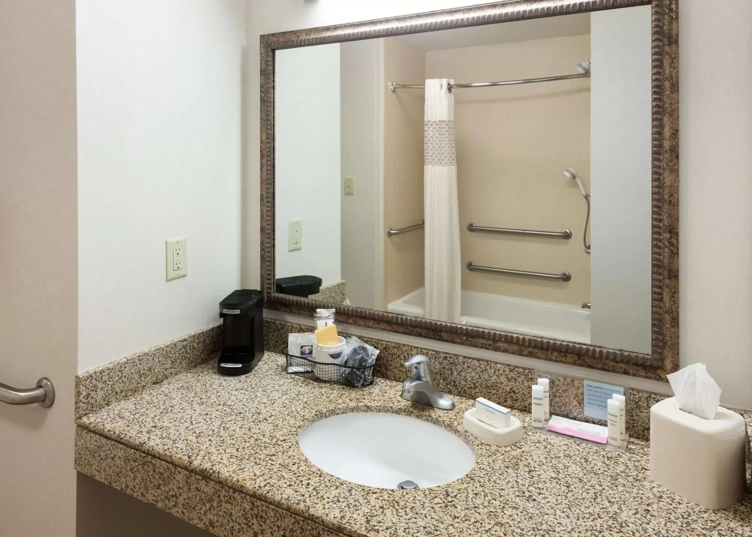 Bathroom in Hampton Inn & Suites Davenport