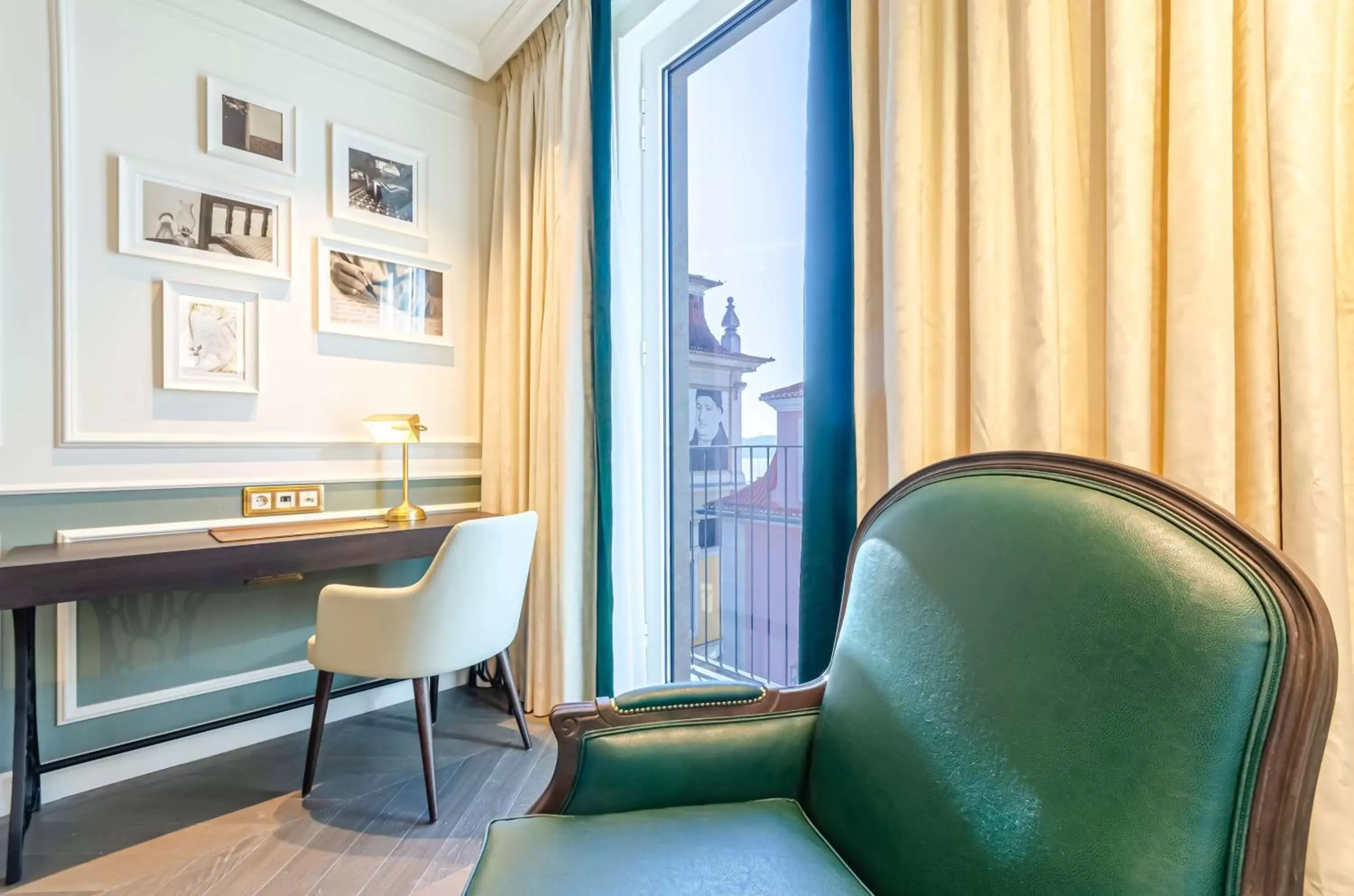 Bedroom, Seating Area in The Emerald House Lisbon - Curio Collection By Hilton