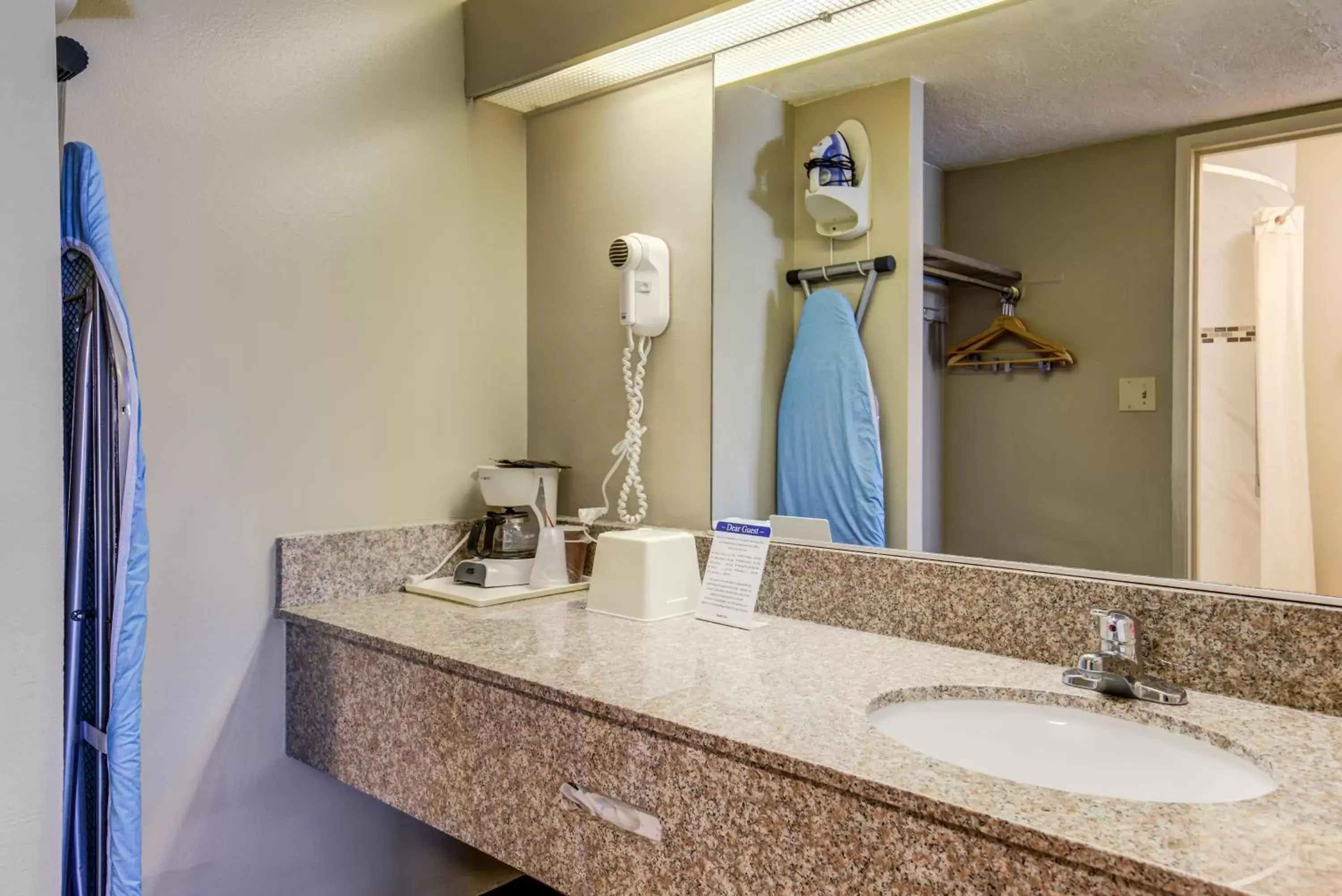 Bathroom in Econo Lodge St George North - Near Pioneer Park