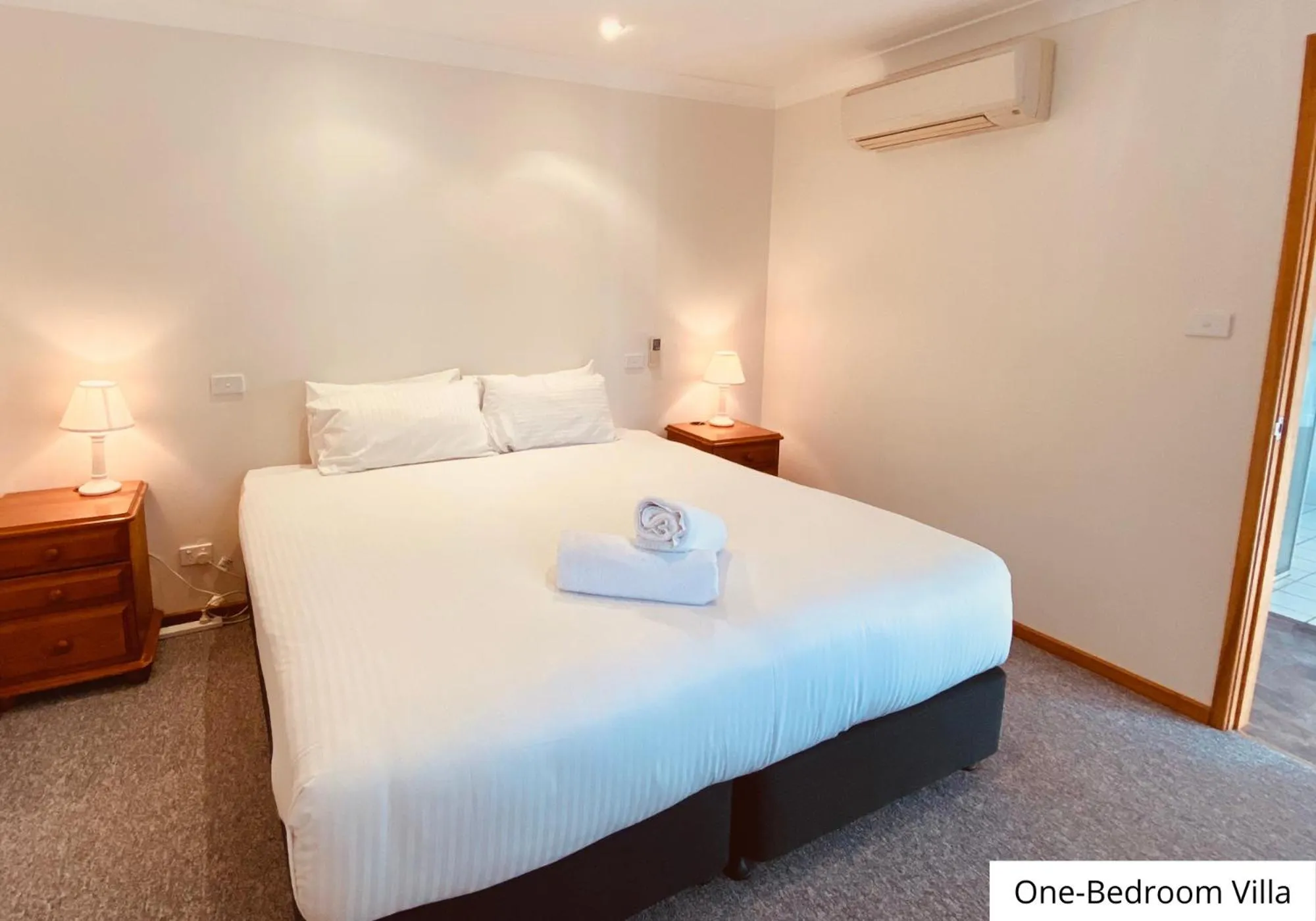 Bedroom, Bed in Pokolbin Village Estate