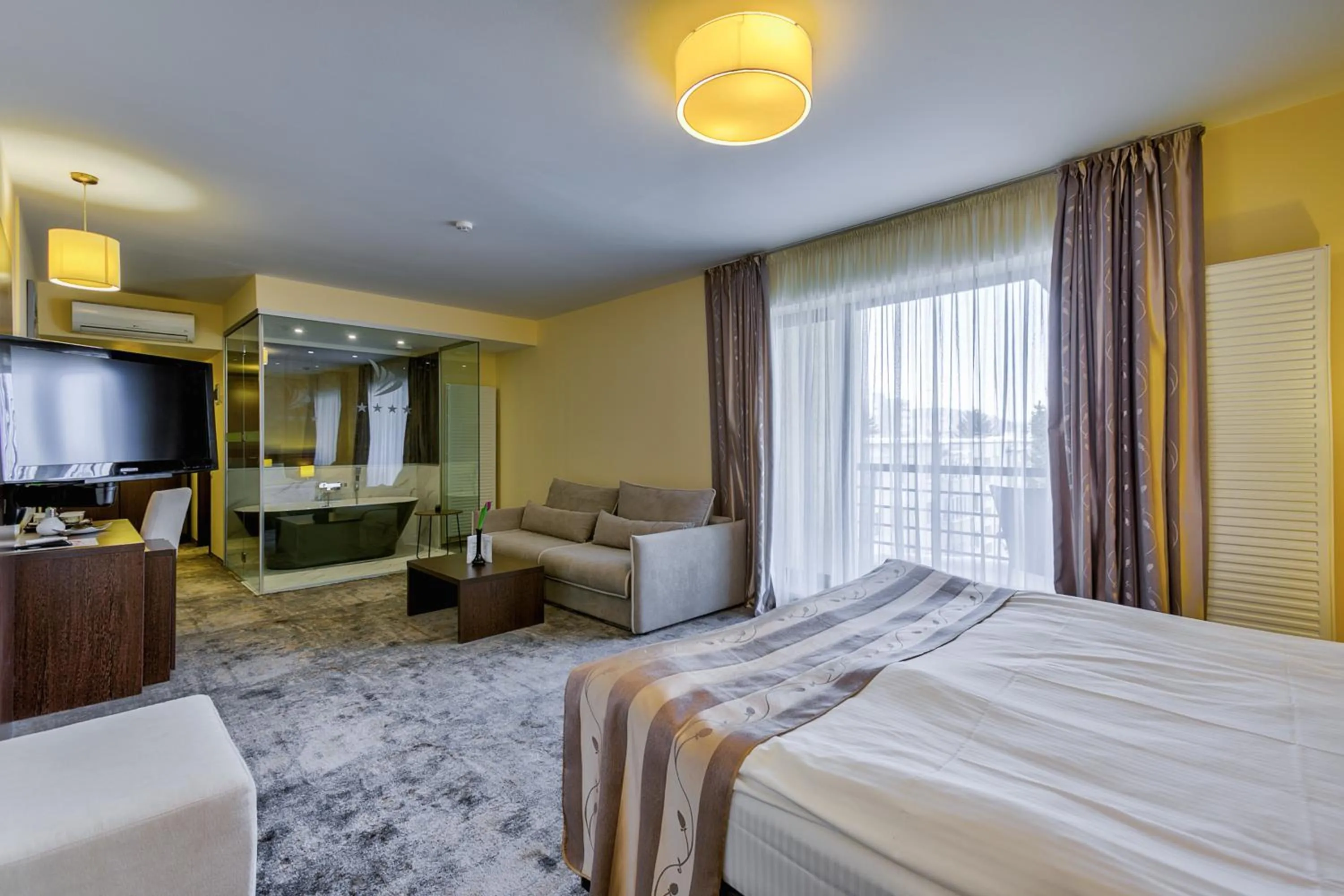 Photo of the whole room, Bed in Golden Time Hotel