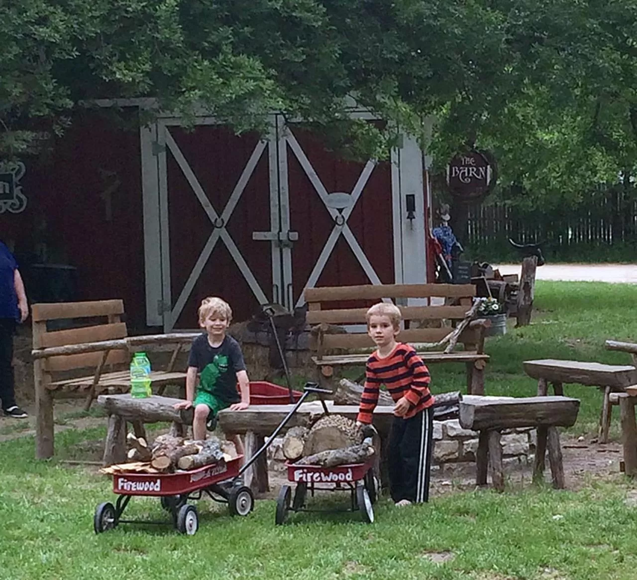 Area and facilities in Country Woods Inn