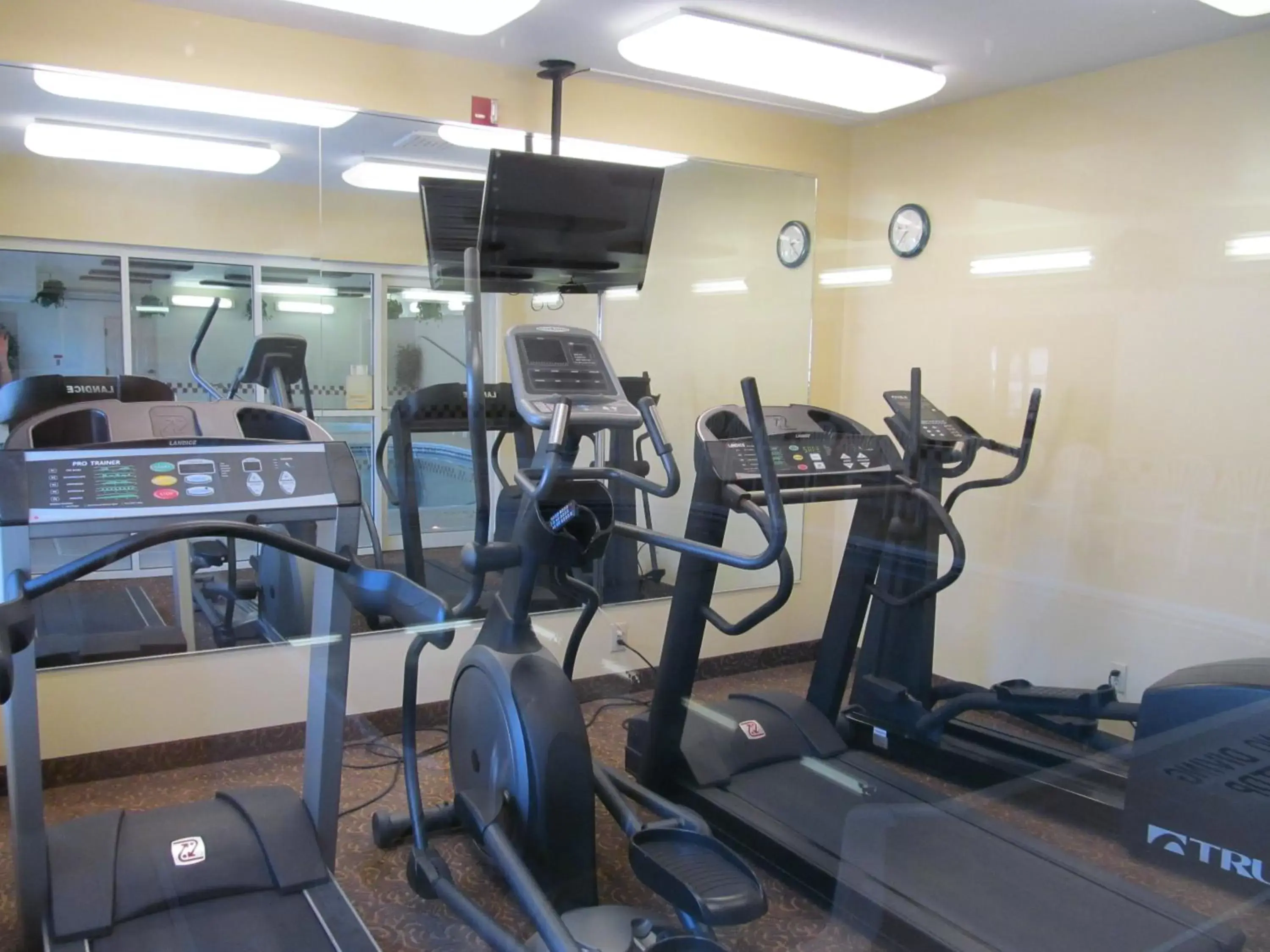 Fitness centre/facilities, Fitness Center/Facilities in Expressway Suites of Bismarck