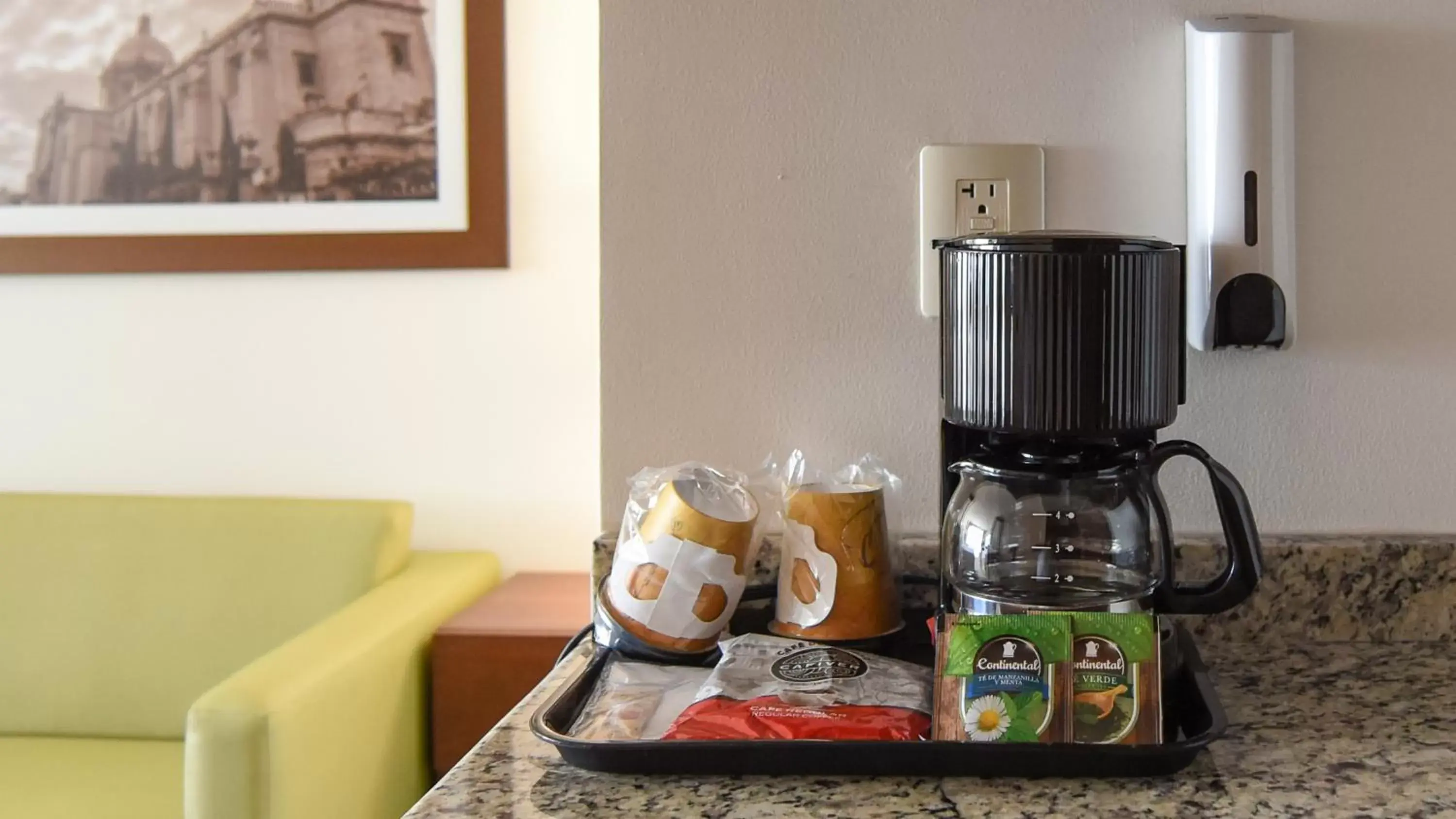 Coffee/tea facilities in Holiday Inn Express and Suites Celaya, an IHG Hotel