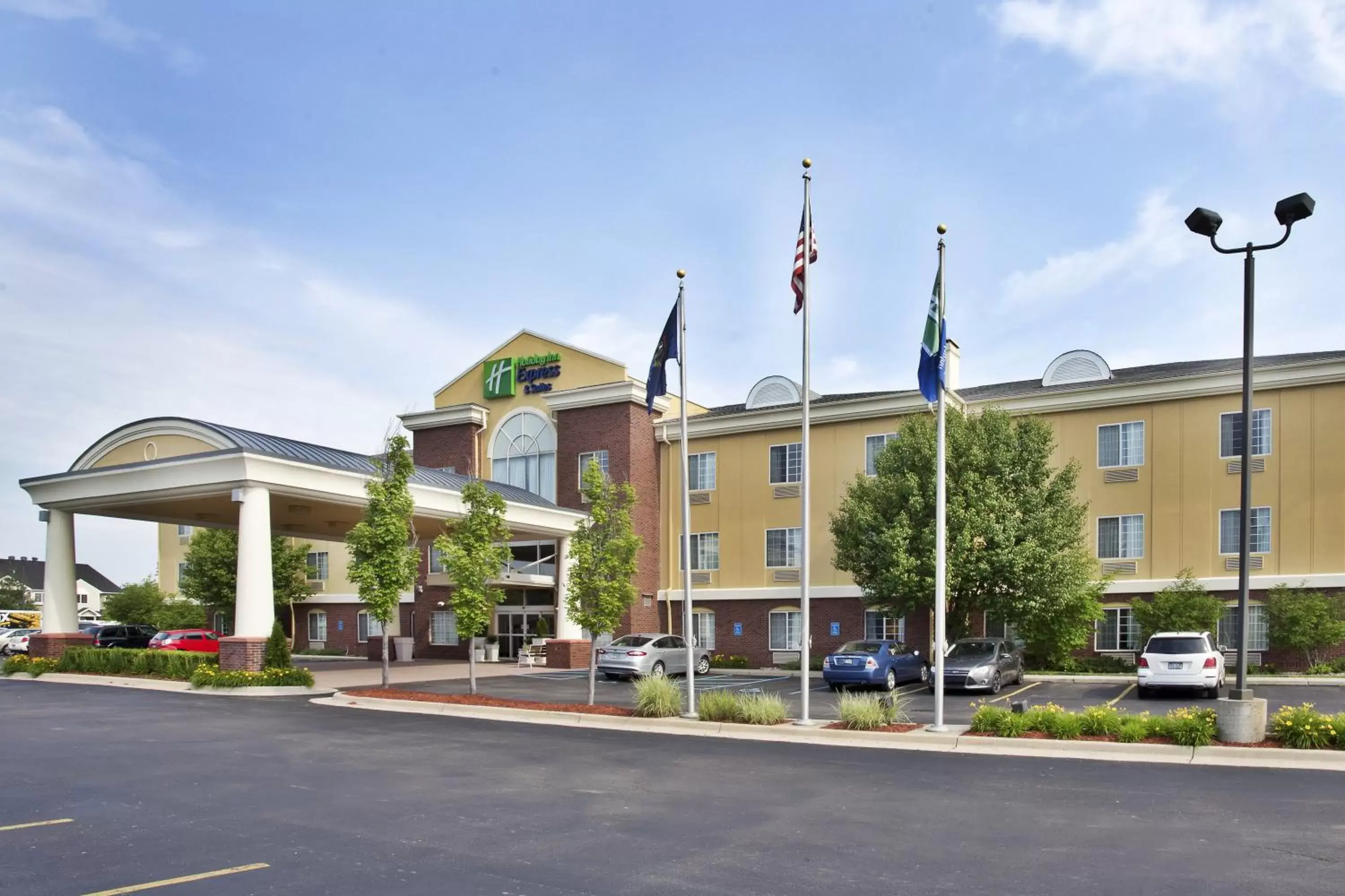 Property Building in Holiday Inn Express Hotel & Suites Woodhaven, an IHG Hotel