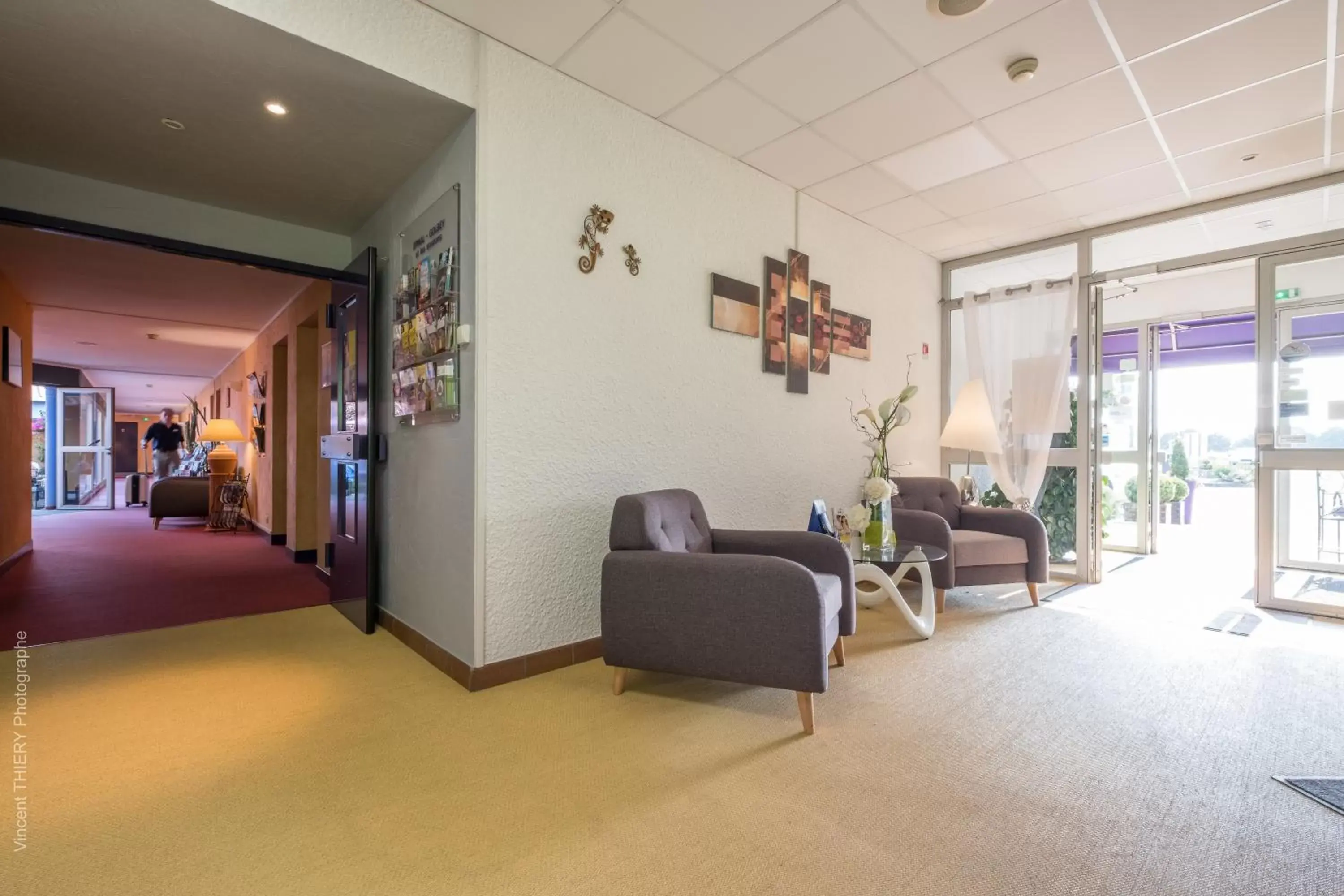 Lobby/Reception in Logis Hôtel Atrium Epinal