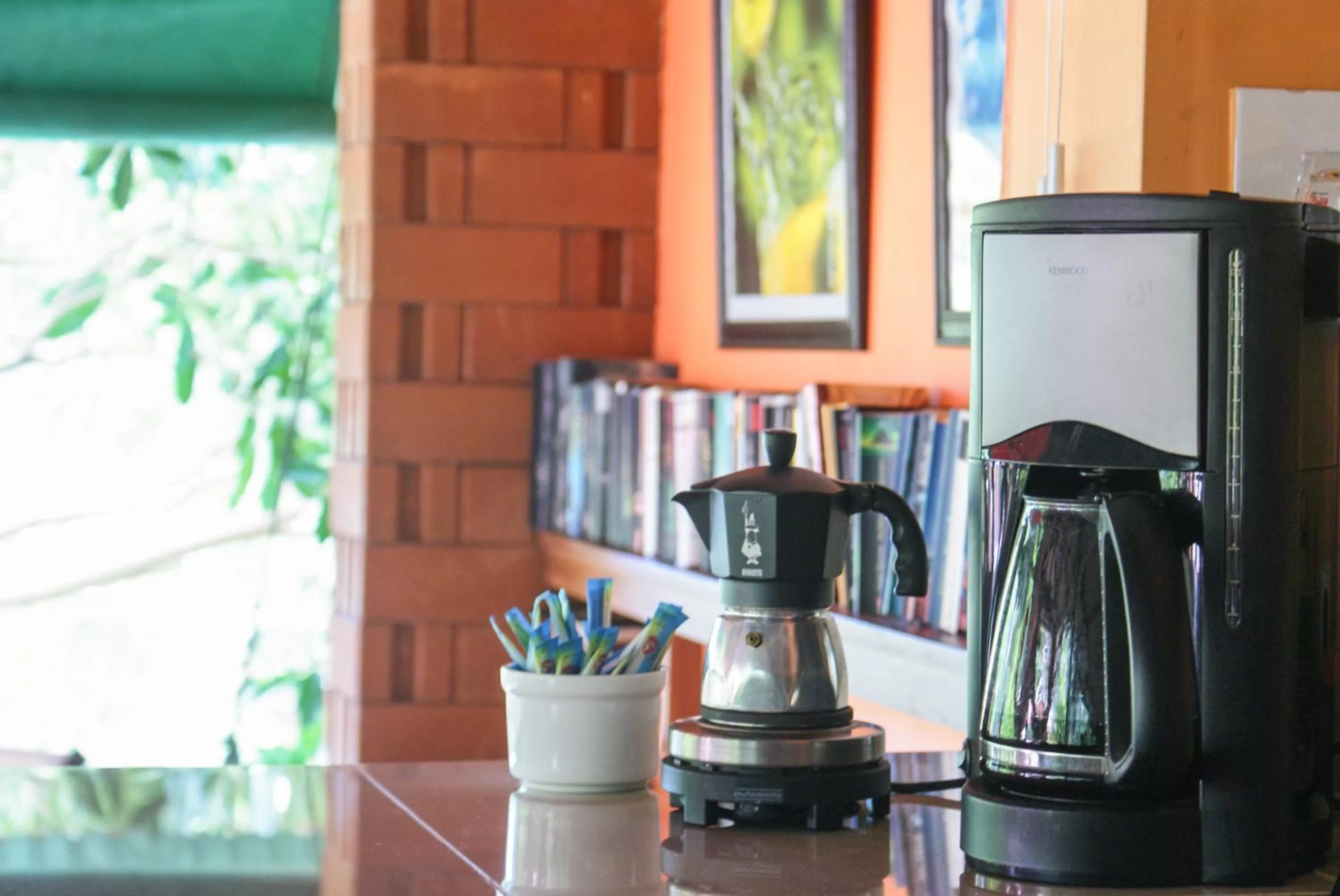 Coffee/tea facilities in Rock Inn Bailan
