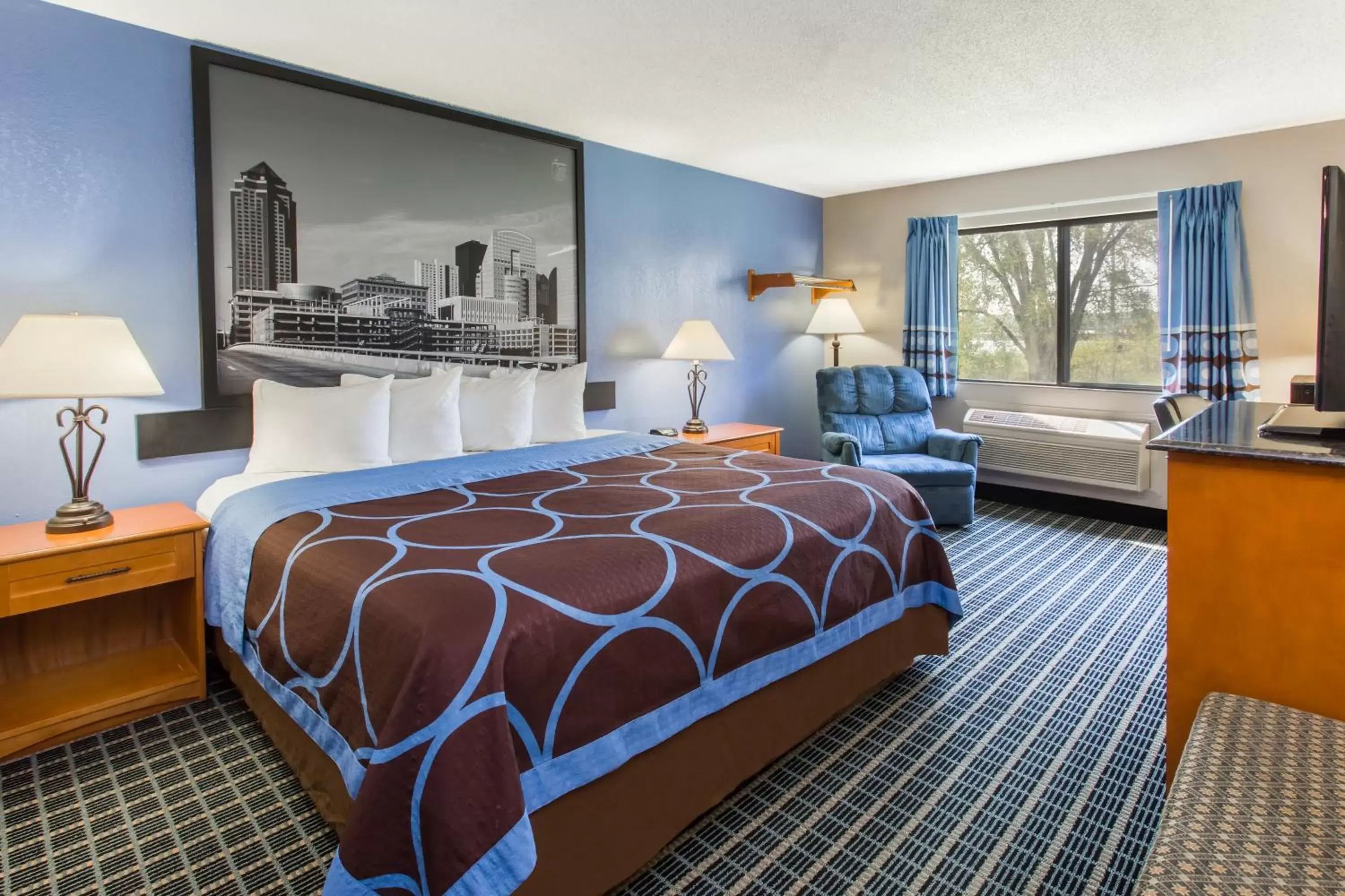 Bed in Super 8 by Wyndham Iowa City/Coralville