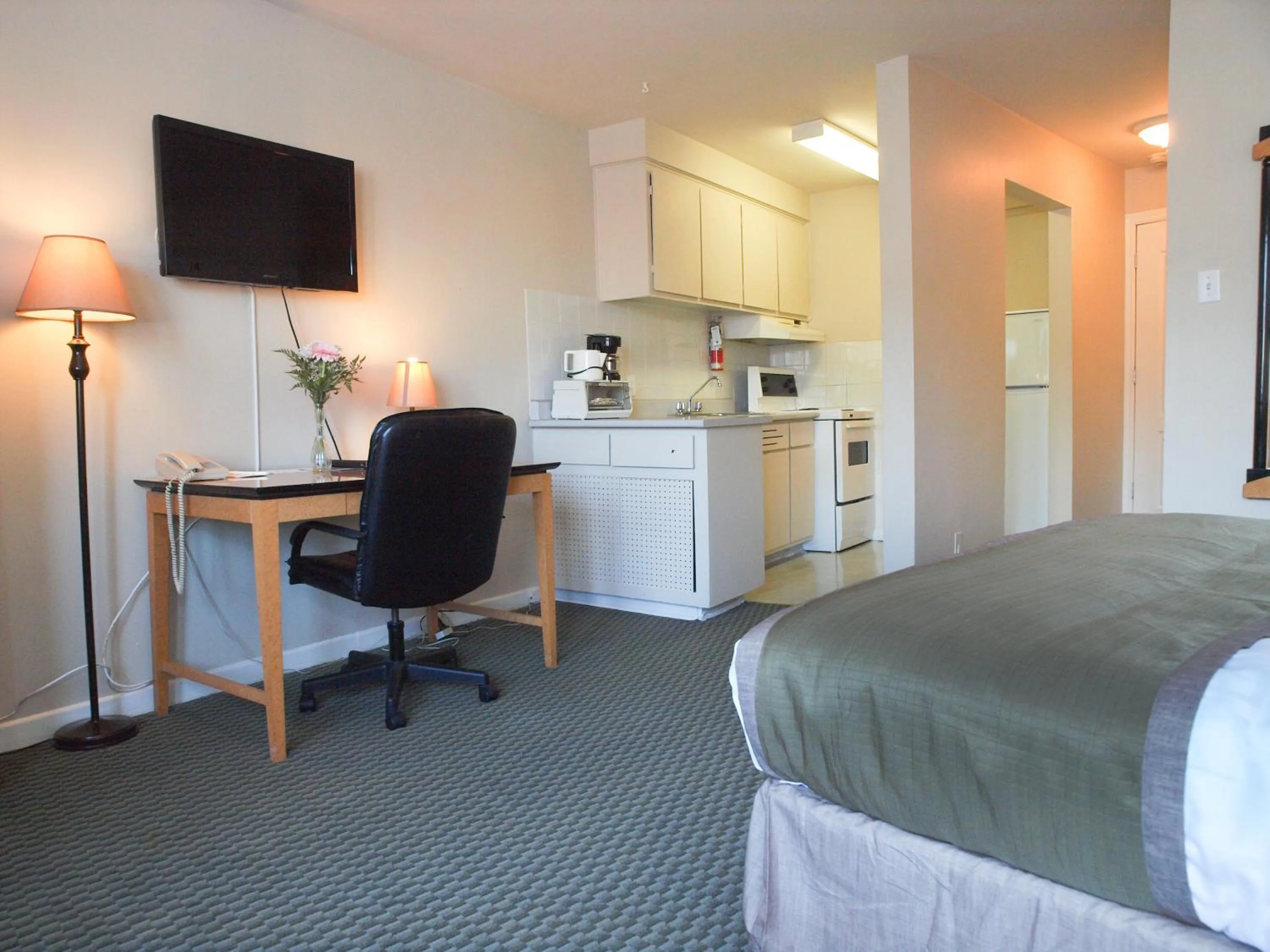 Bed in Beausejour Hotel Apartments/Hotel Dorval
