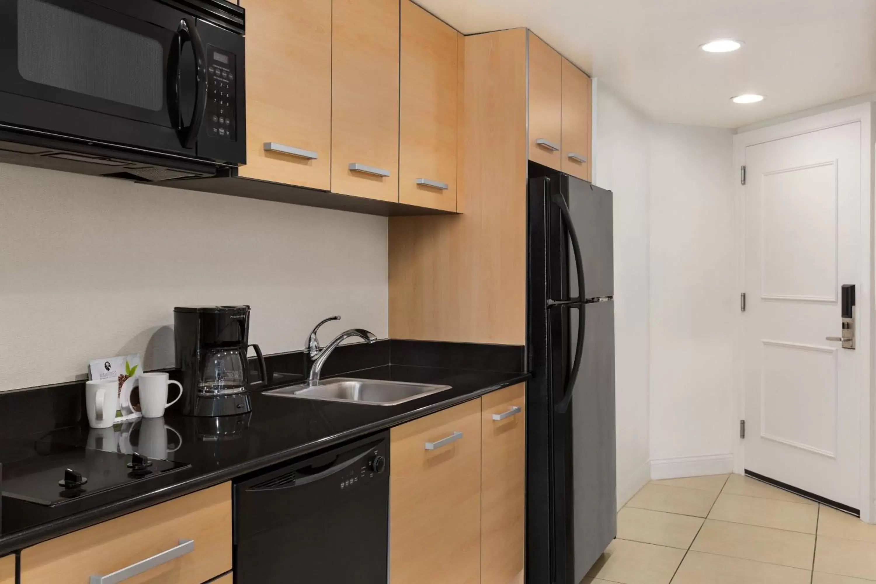 Kitchen or kitchenette, Kitchen/Kitchenette in Residence Inn by Marriott Fort Lauderdale Intracoastal