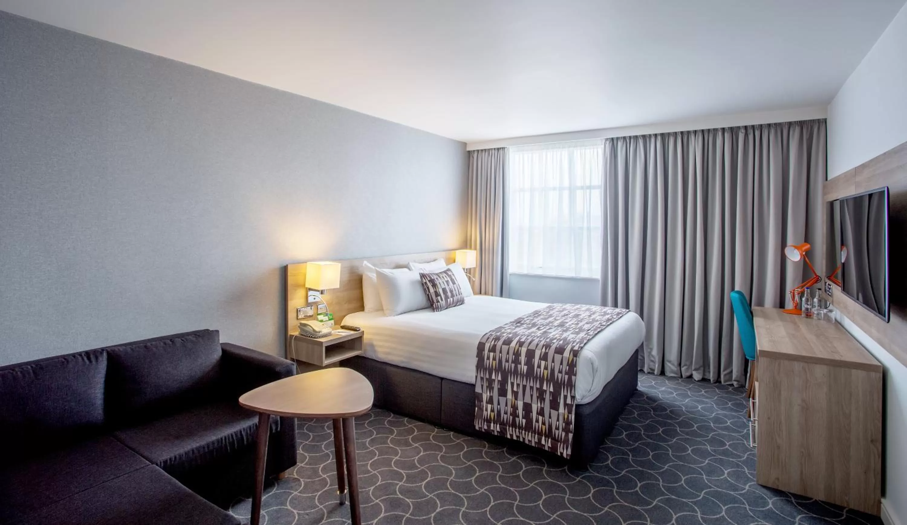 Photo of the whole room, Bed in Holiday Inn Ellesmere Port/Cheshire Oaks by IHG