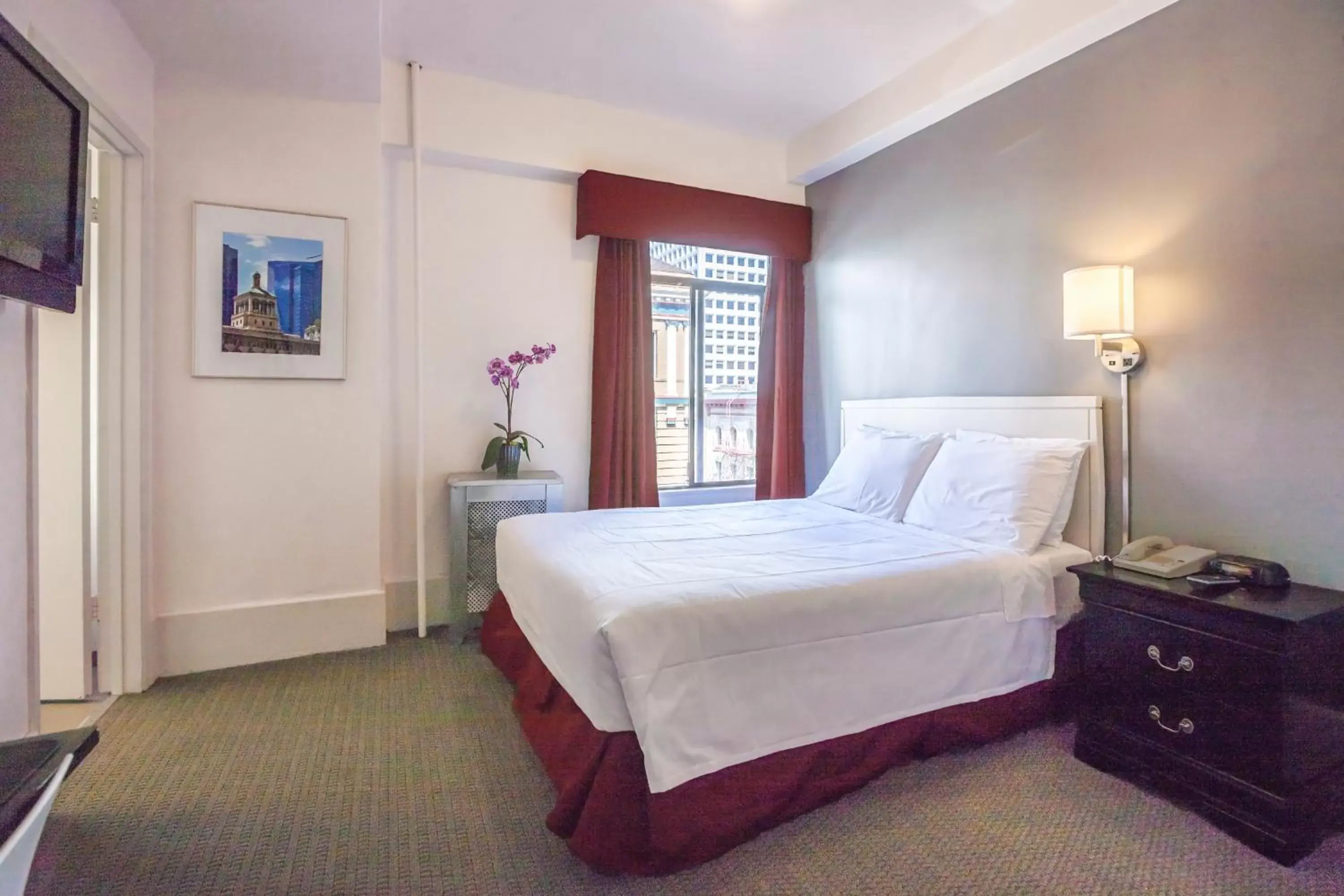 Bathroom, Bed in Grant Plaza Hotel