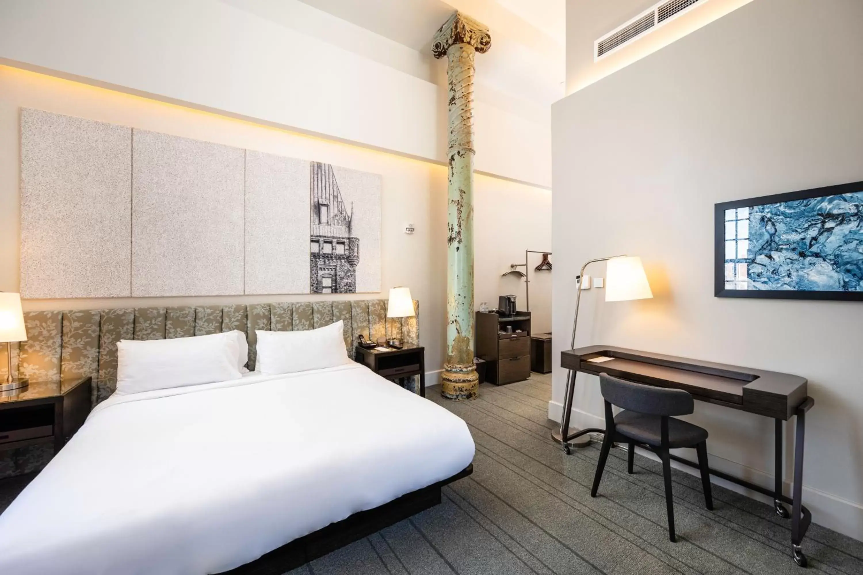 Bed in The Richardson Hotel Bed in The Richardson Hotel