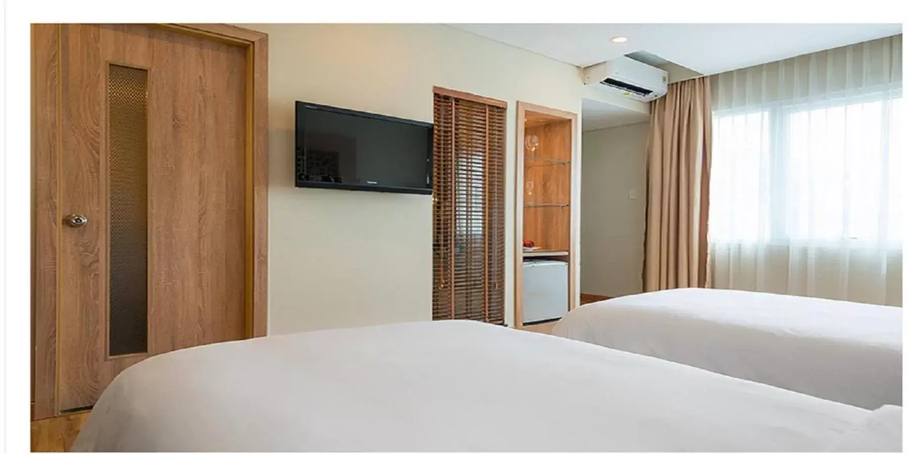 Photo of the whole room, Bed in Gemini Saigon LUXURY Photo of the whole room, Bed in Gemini Saigon LUXURY