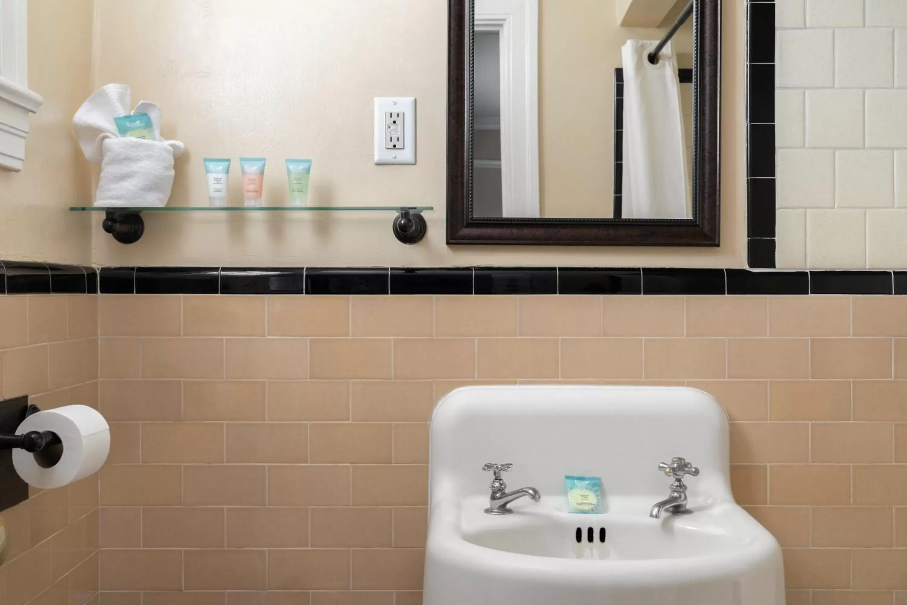 Bathroom in Historic Sonora Inn