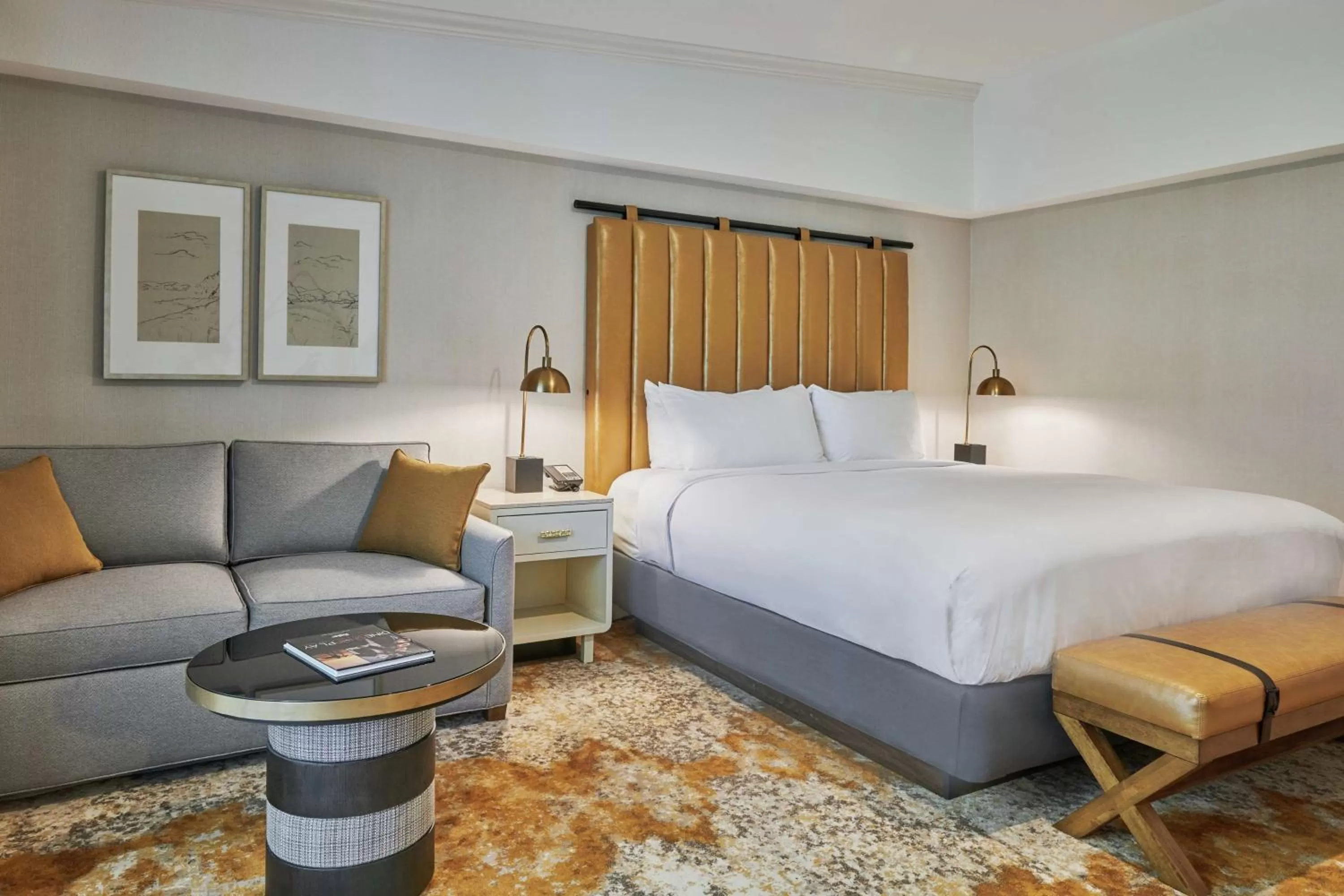 Living room, Bed in The Inn at Saratoga, Tapestry Collection by Hilton