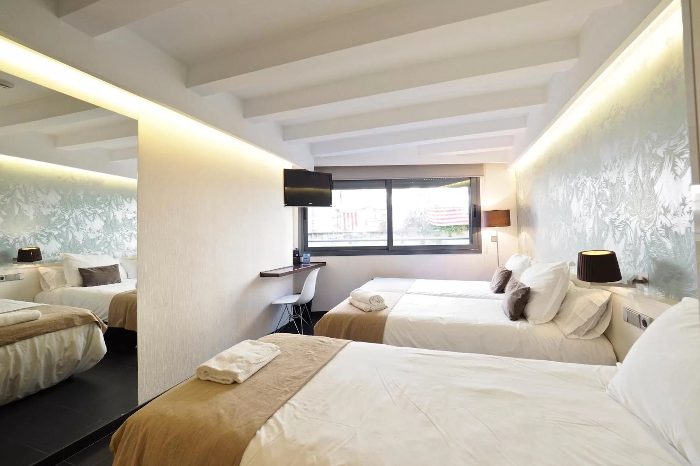 Day, Bed in Barcelona Fifteen central Aparthotel