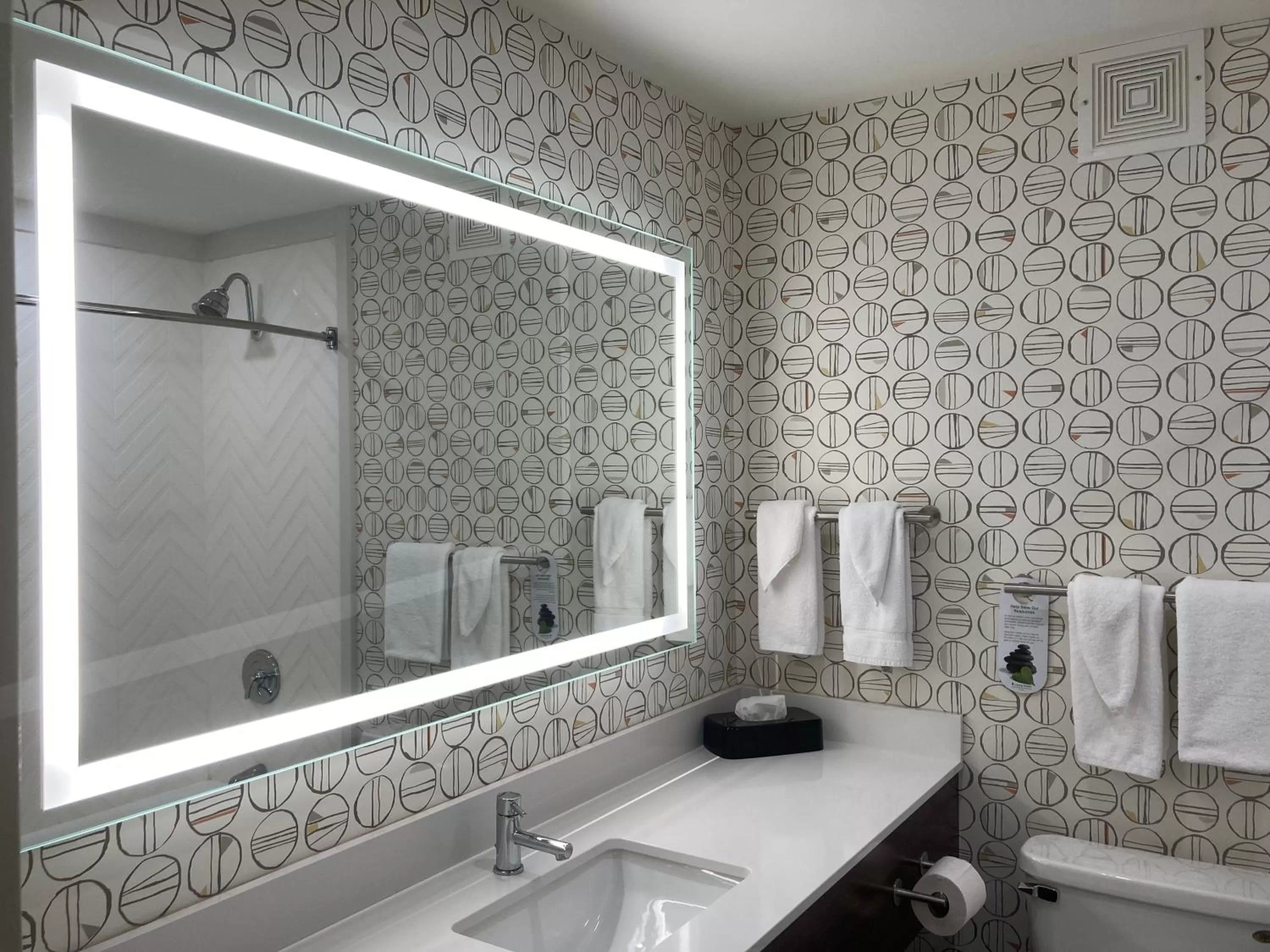 Room Selected at Check-In in Holiday Inn Niagara Falls-Scenic Downtown, an IHG Hotel