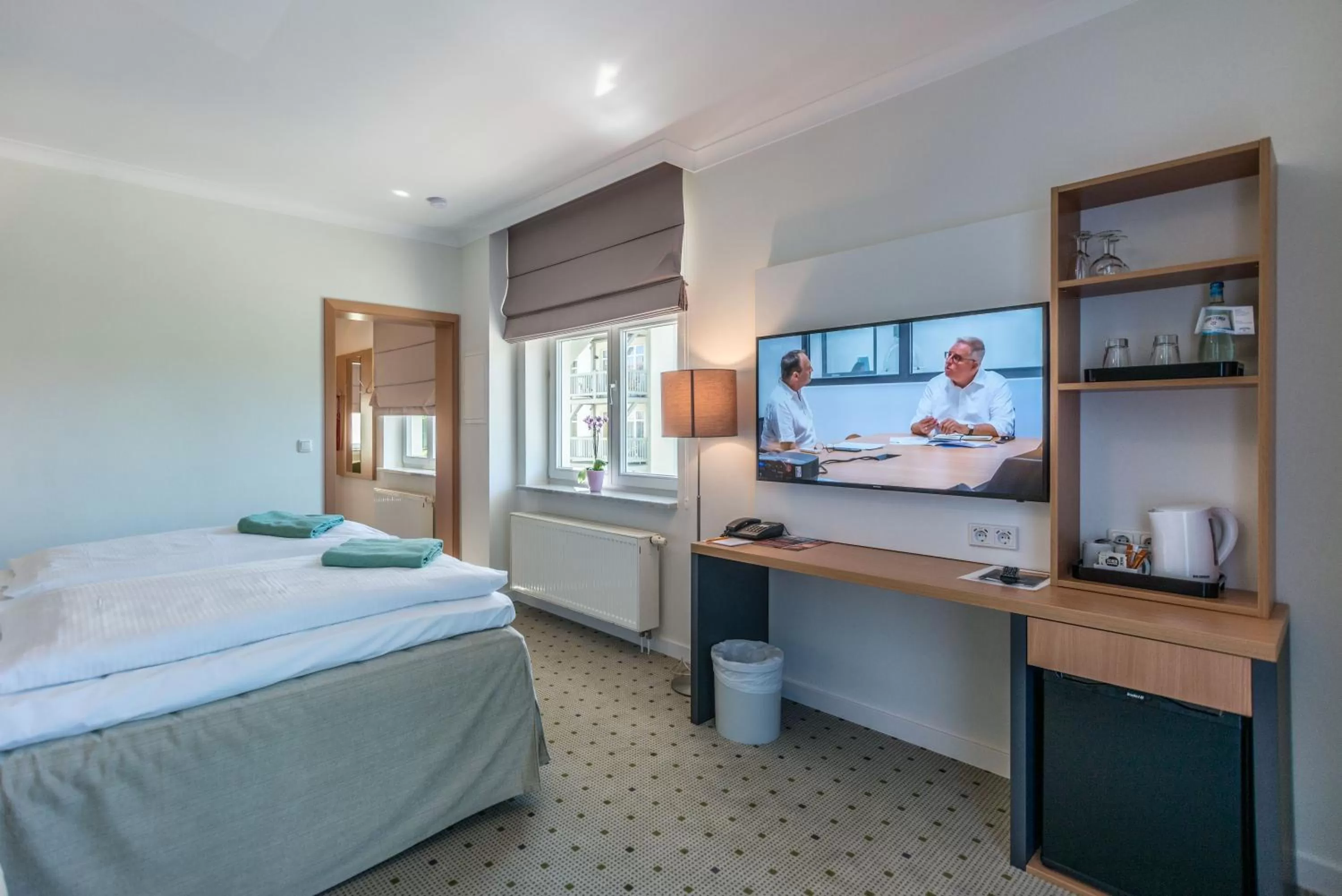 Living room, Bed in Am Weststrand Aparthotel Kühlungsborn