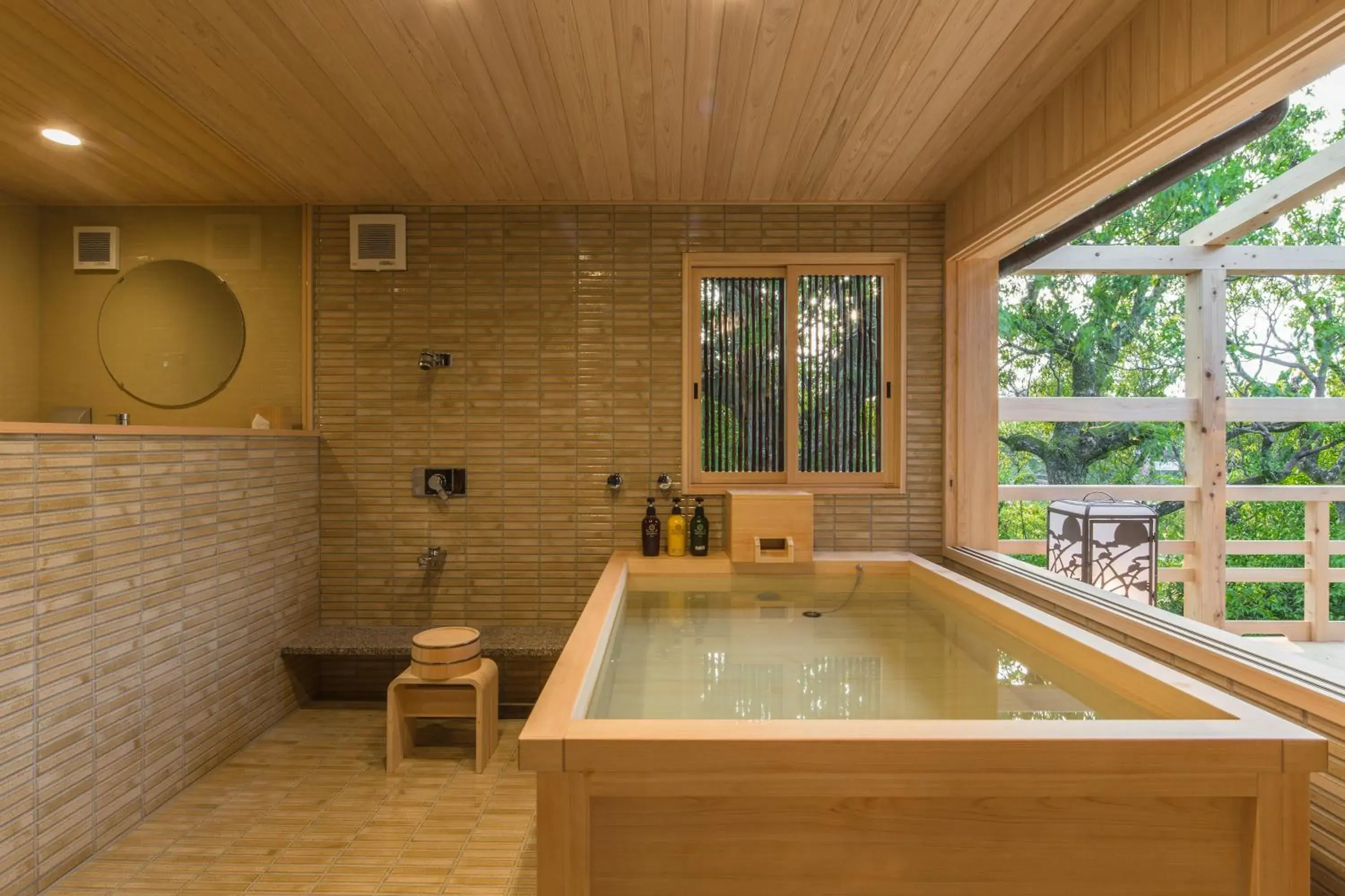 Hot Tub, Swimming Pool in Kyoto Nanzenji Ryokan Yachiyo