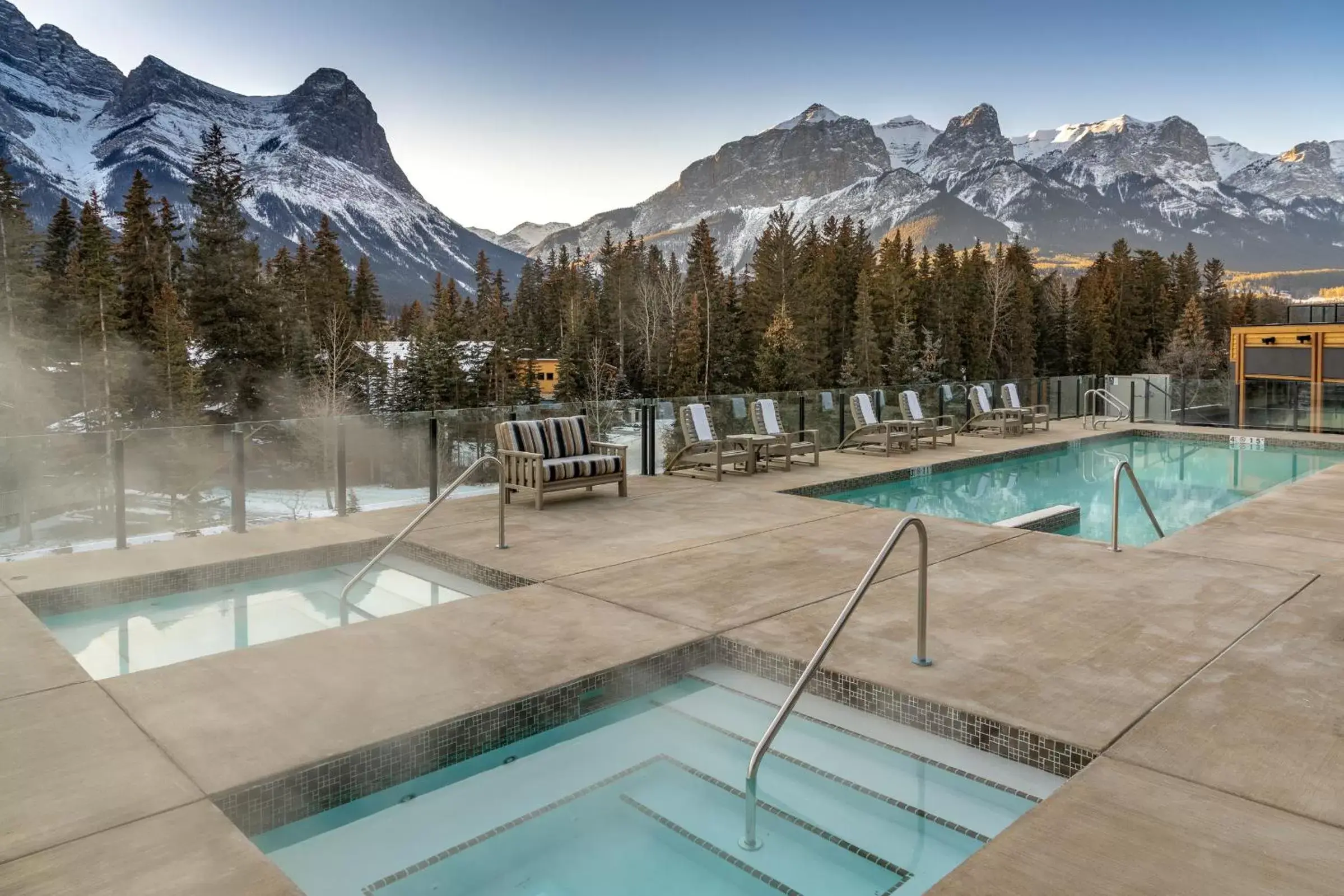 Hot Tub, Swimming Pool in The Malcolm Hotel