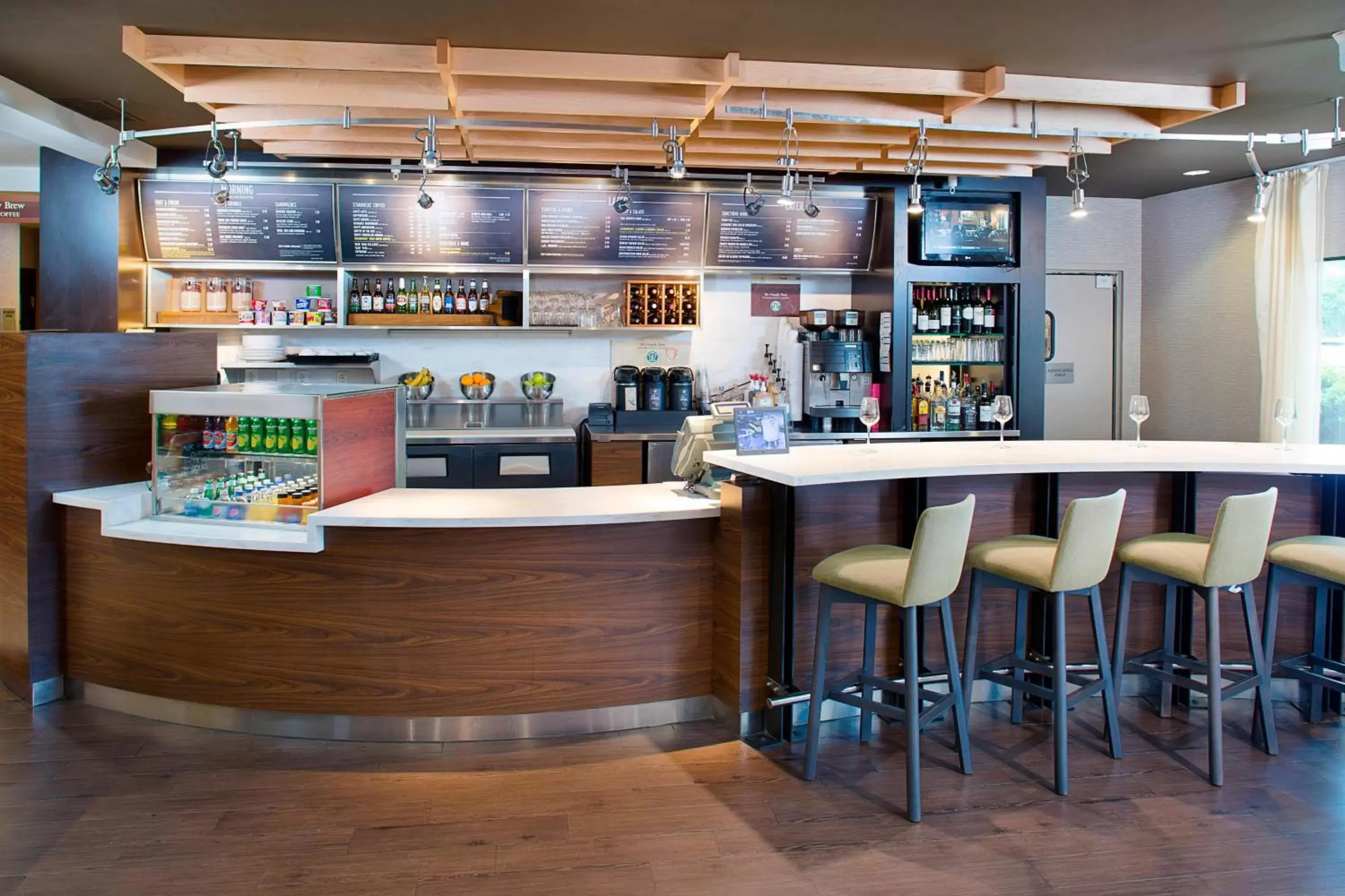 Restaurant/places to eat, Lounge/Bar in Courtyard by Marriott Richmond Airport