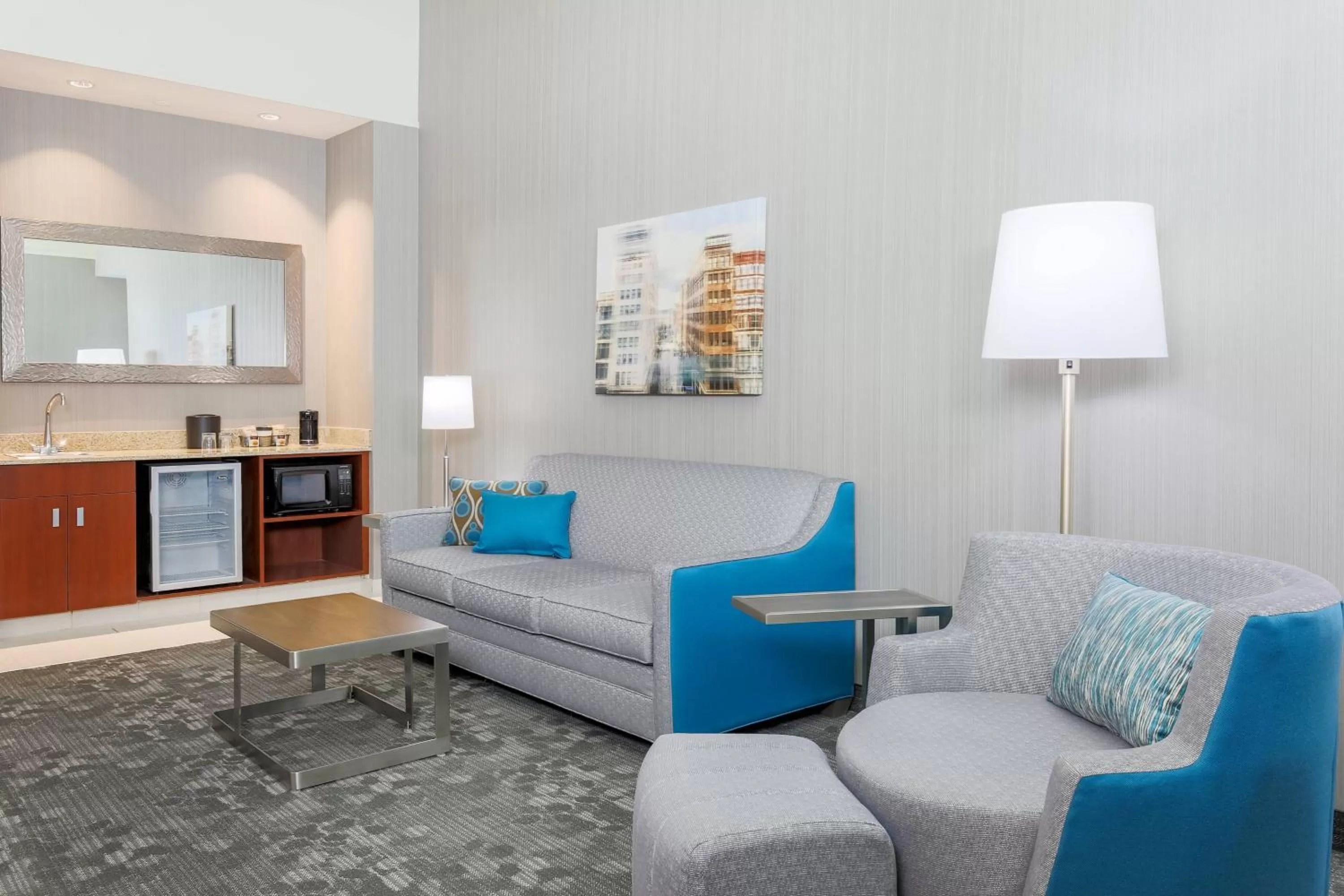 Living room in Courtyard by Marriott Pittsburgh Downtown