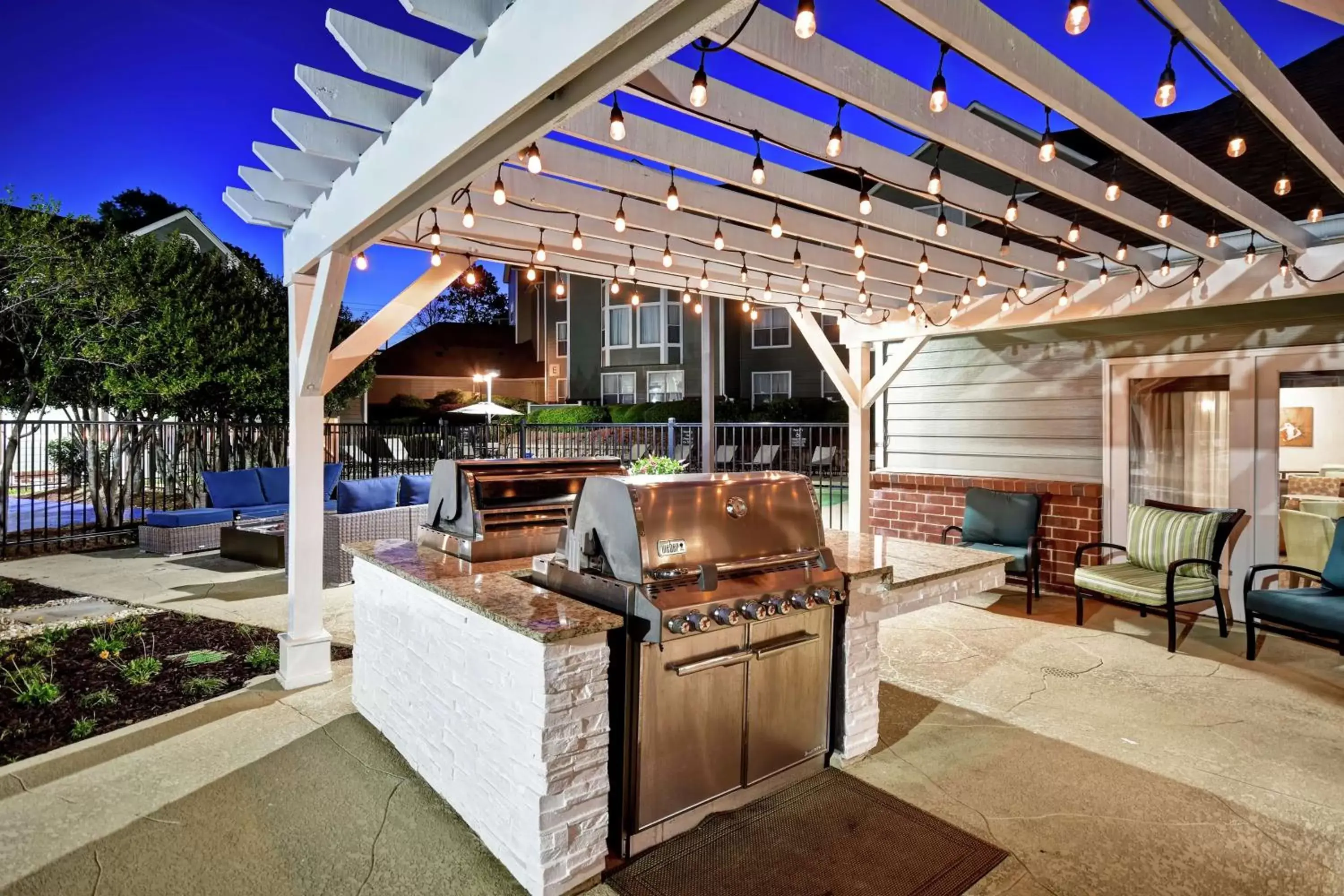 Patio, BBQ Facilities in Homewood Suites by Hilton Atlanta-Galleria/Cumberland